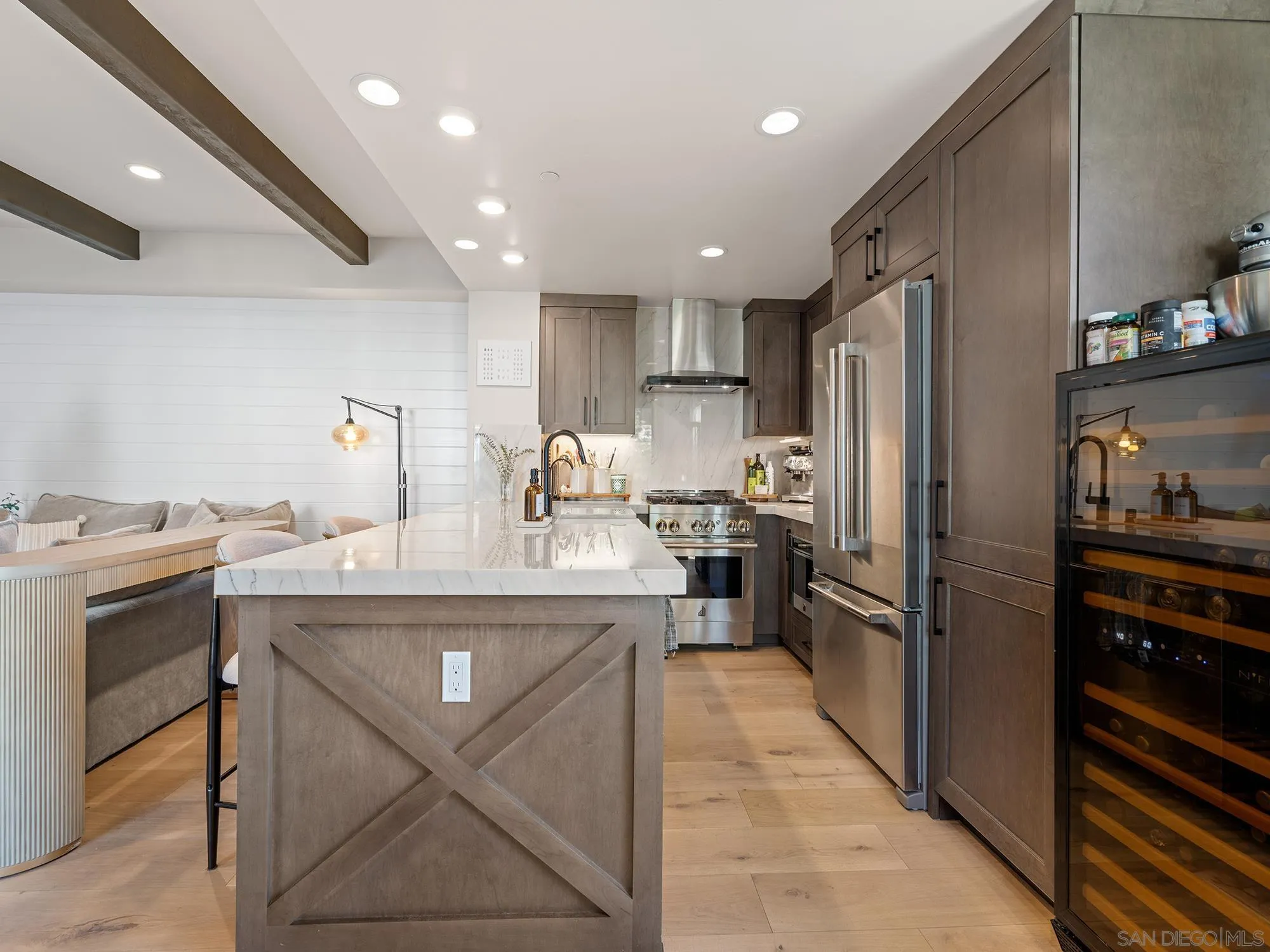 https://cdn.realtyfeed.com/cdn/127/260021231/55cbae33d6fbaca16c16b8b2002e8db2.webp