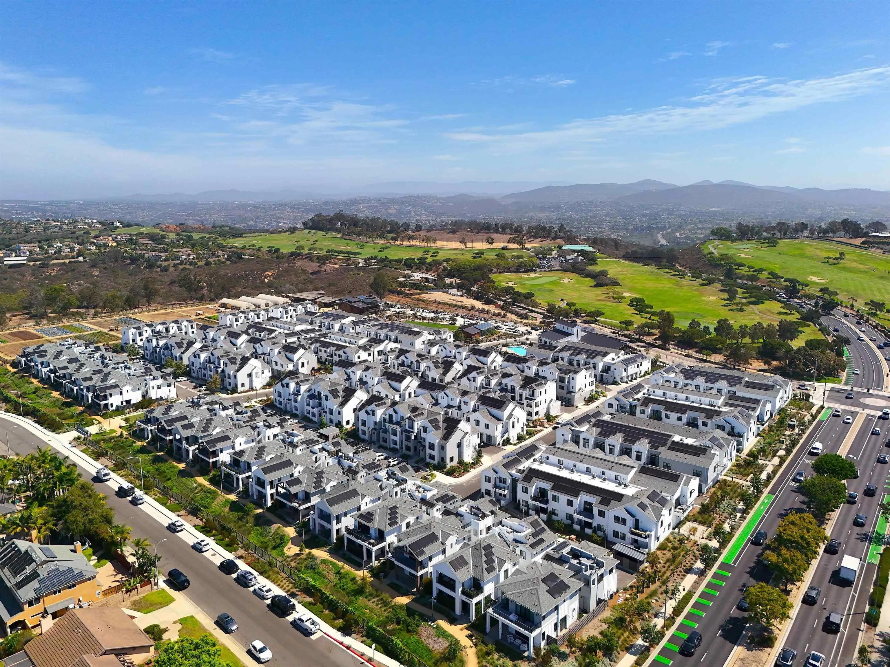 https://cdn.realtyfeed.com/cdn/127/260021231/5b59bc9d4f606fdadaec6fe24e58366e.webp