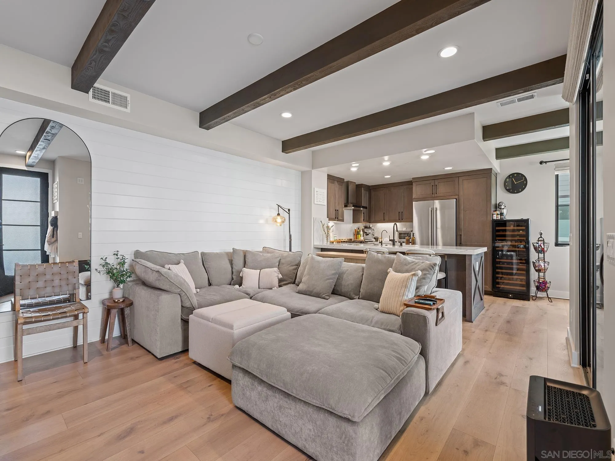 https://cdn.realtyfeed.com/cdn/127/260021231/8dac5ce2136e924808238f59ce62b7c6.webp