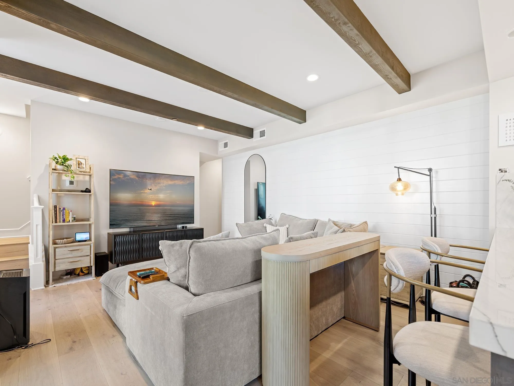 https://cdn.realtyfeed.com/cdn/127/260021231/c388f041cb59d4991cd280fe05c04a52.webp