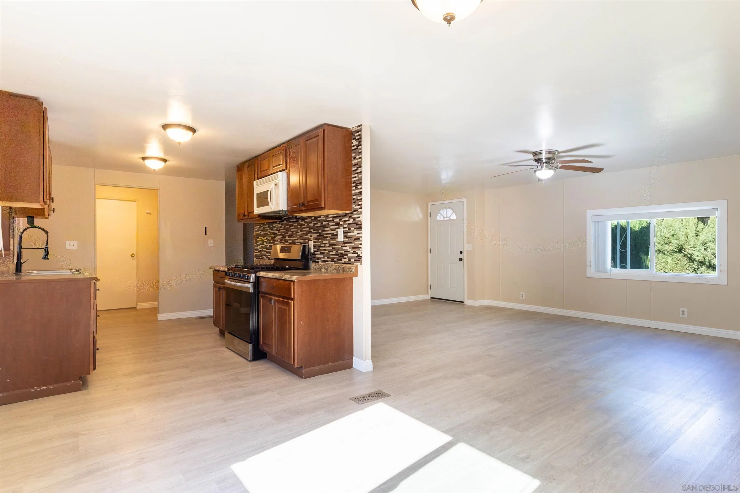 https://cdn.realtyfeed.com/cdn/127/260021232/4d4e740ab5152daaf0229bff379d28cc.webp