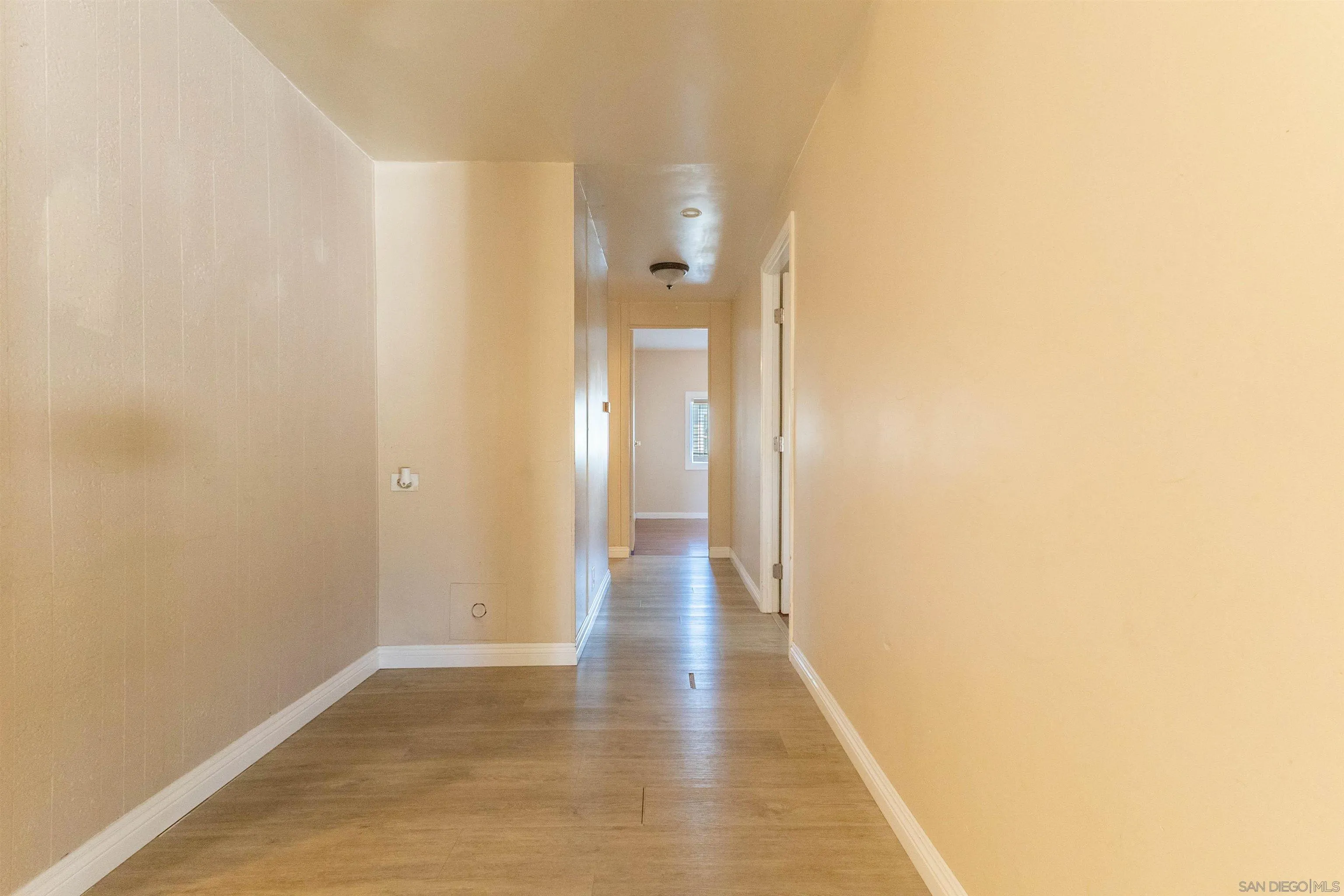 https://cdn.realtyfeed.com/cdn/127/260021232/b3aca5e442cb12bcc2b4ca4a8e339db3.webp