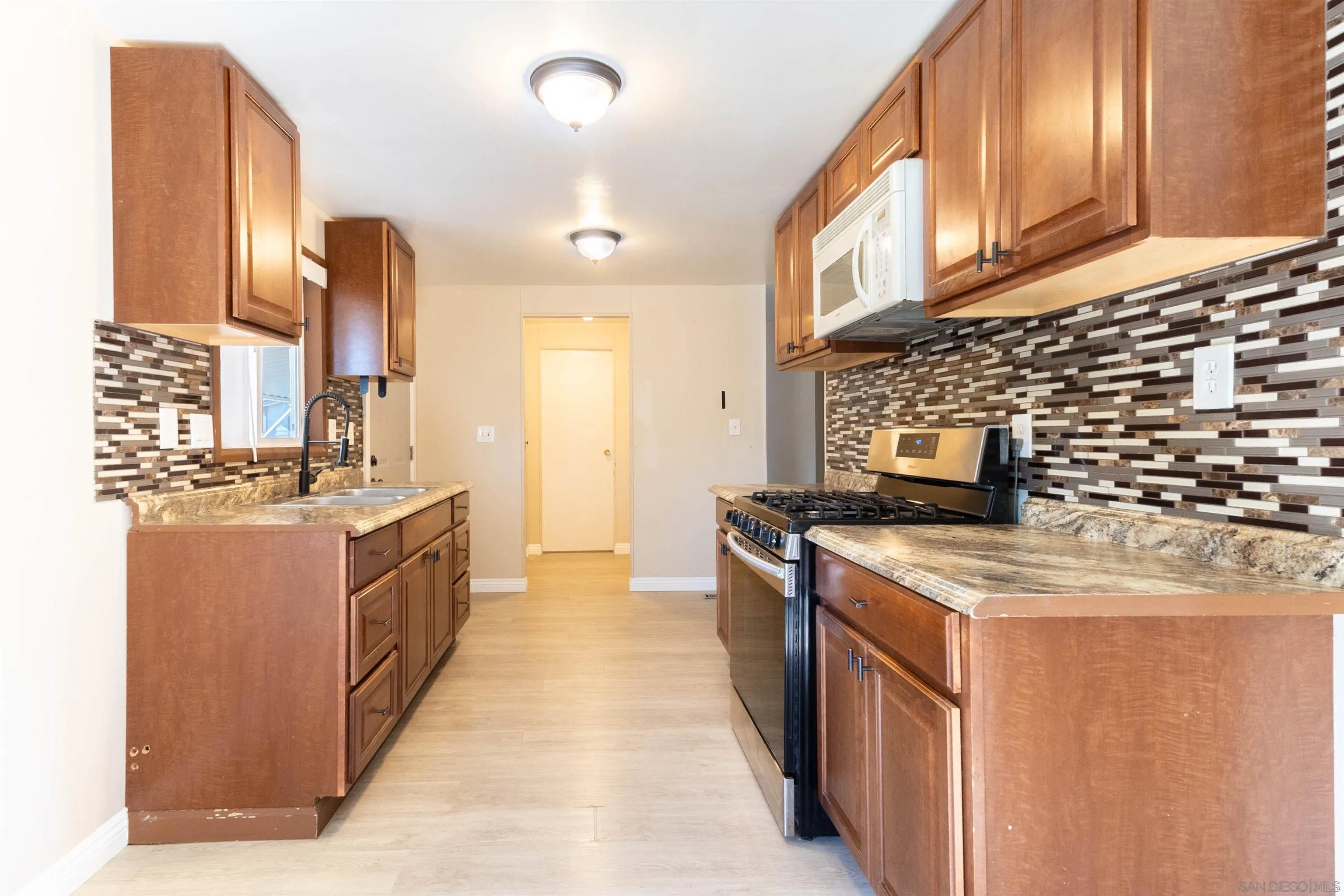 https://cdn.realtyfeed.com/cdn/127/260021232/facf7502c9de752fbeccfddeab08f5d3.webp