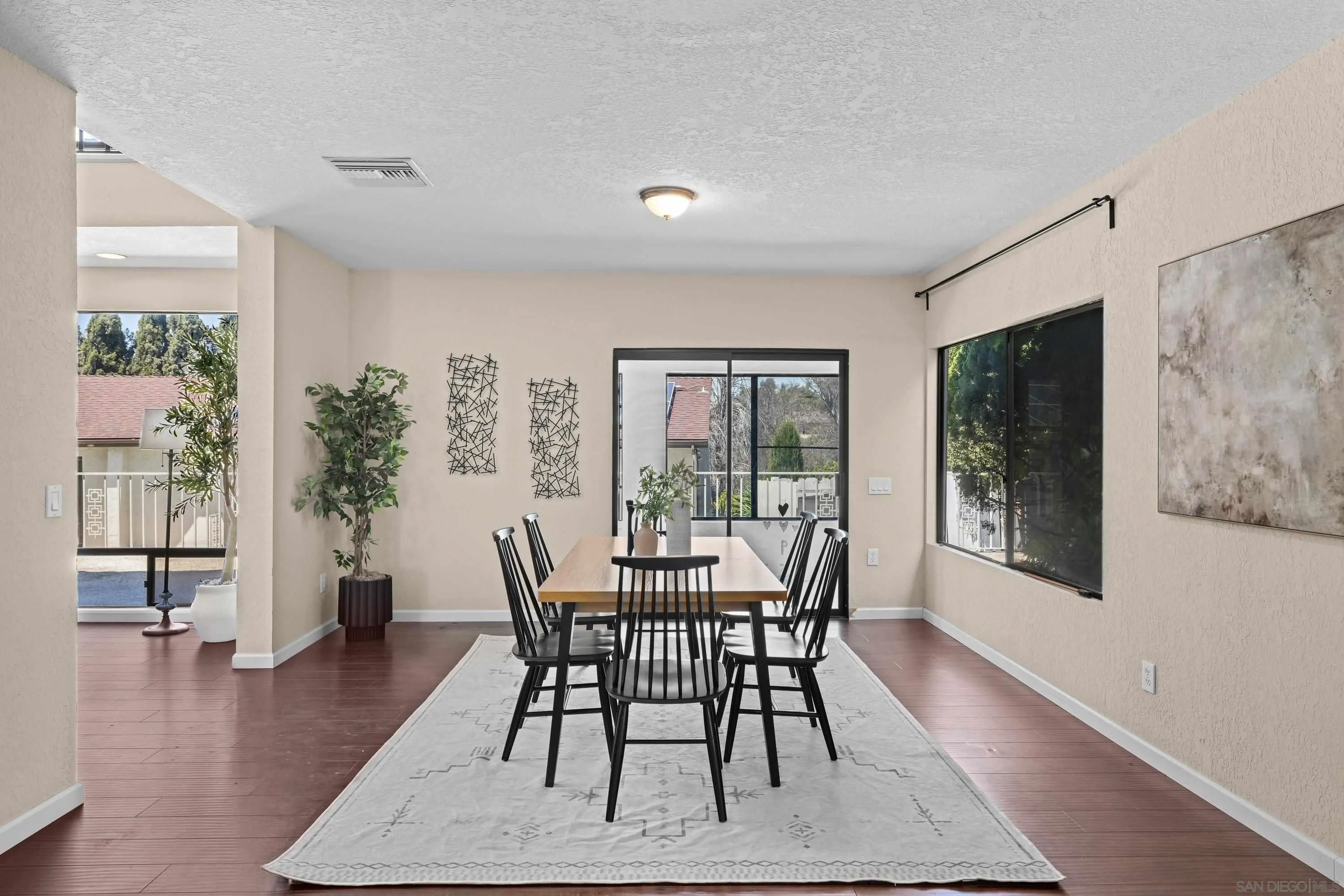 https://cdn.realtyfeed.com/cdn/127/260021236/33552893bb19c86c237d11108694bf5b.webp