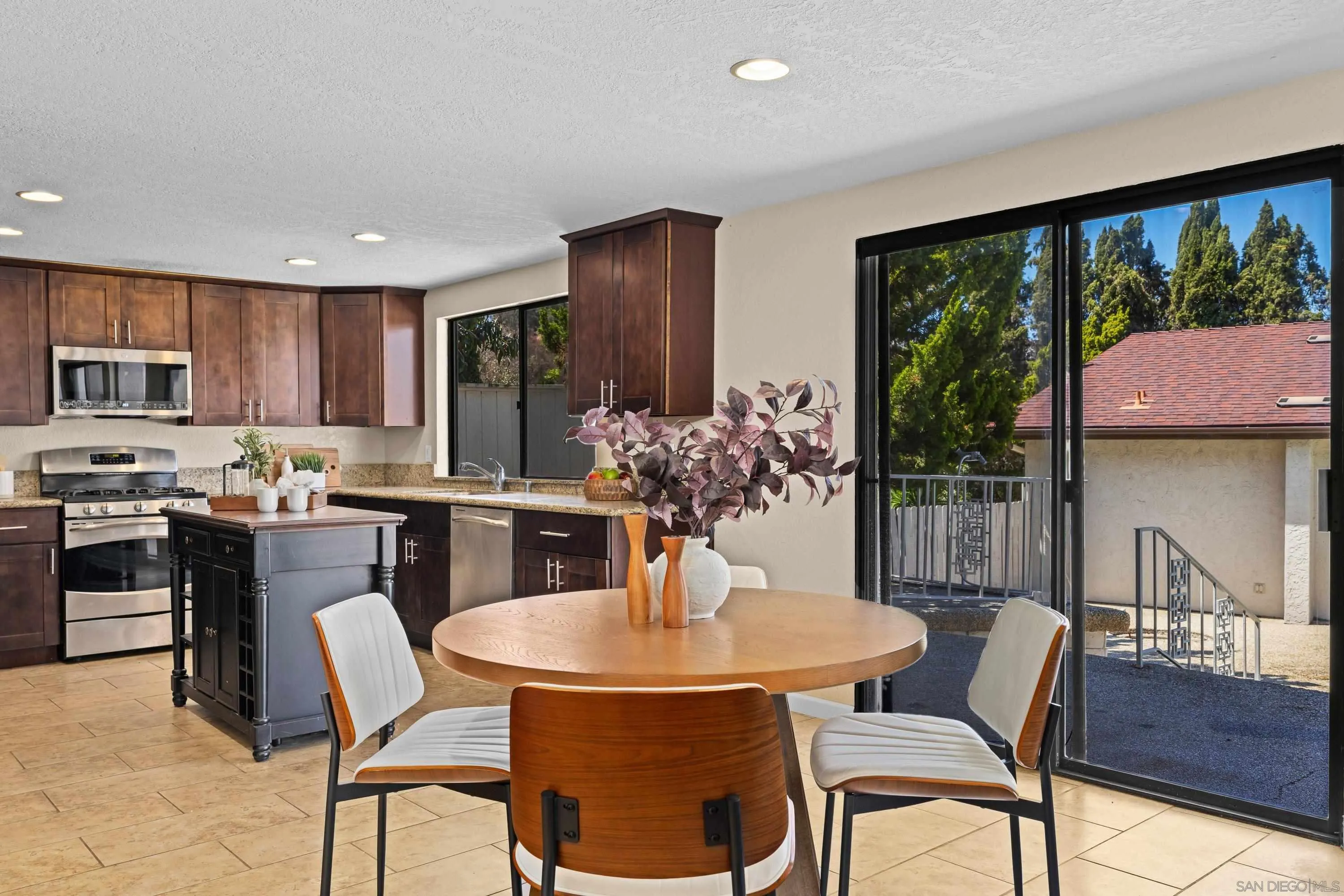 https://cdn.realtyfeed.com/cdn/127/260021236/44471093845b7296753fc0bd0855c053.webp