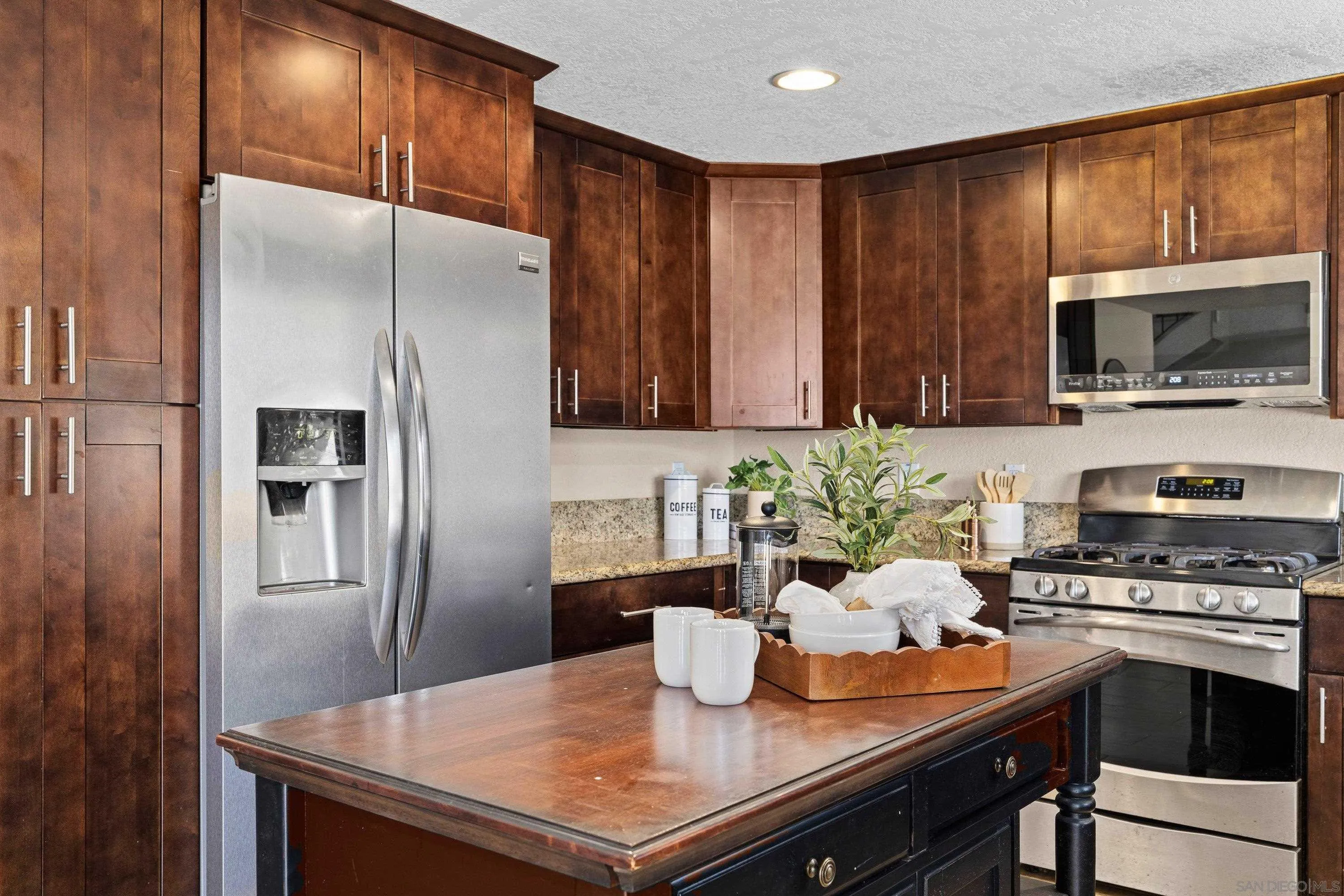 https://cdn.realtyfeed.com/cdn/127/260021236/5c456fec01c39850a95144670a8bd5a4.webp