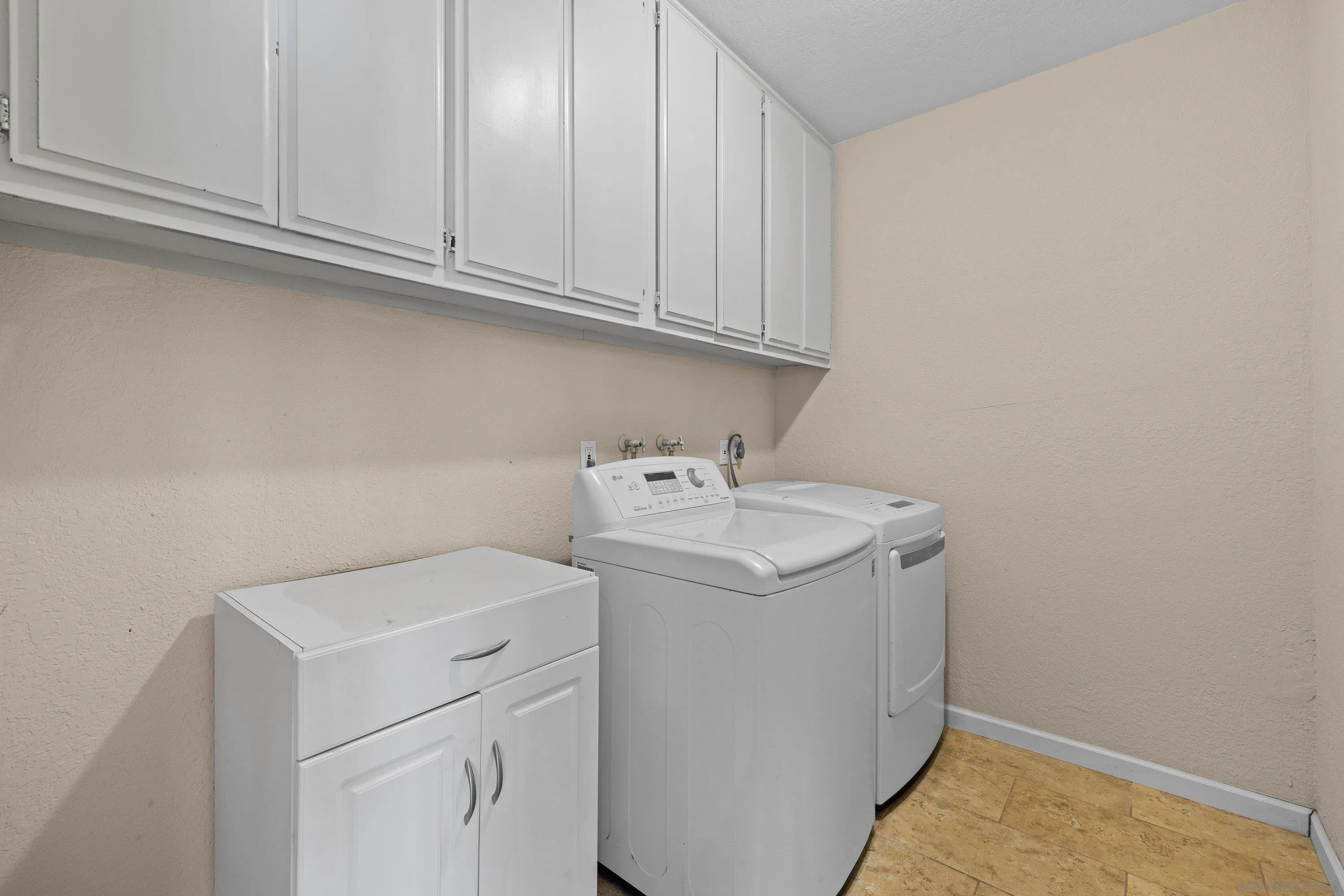 https://cdn.realtyfeed.com/cdn/127/260021236/b16a4ac45000ad33393922d0b306799d.webp