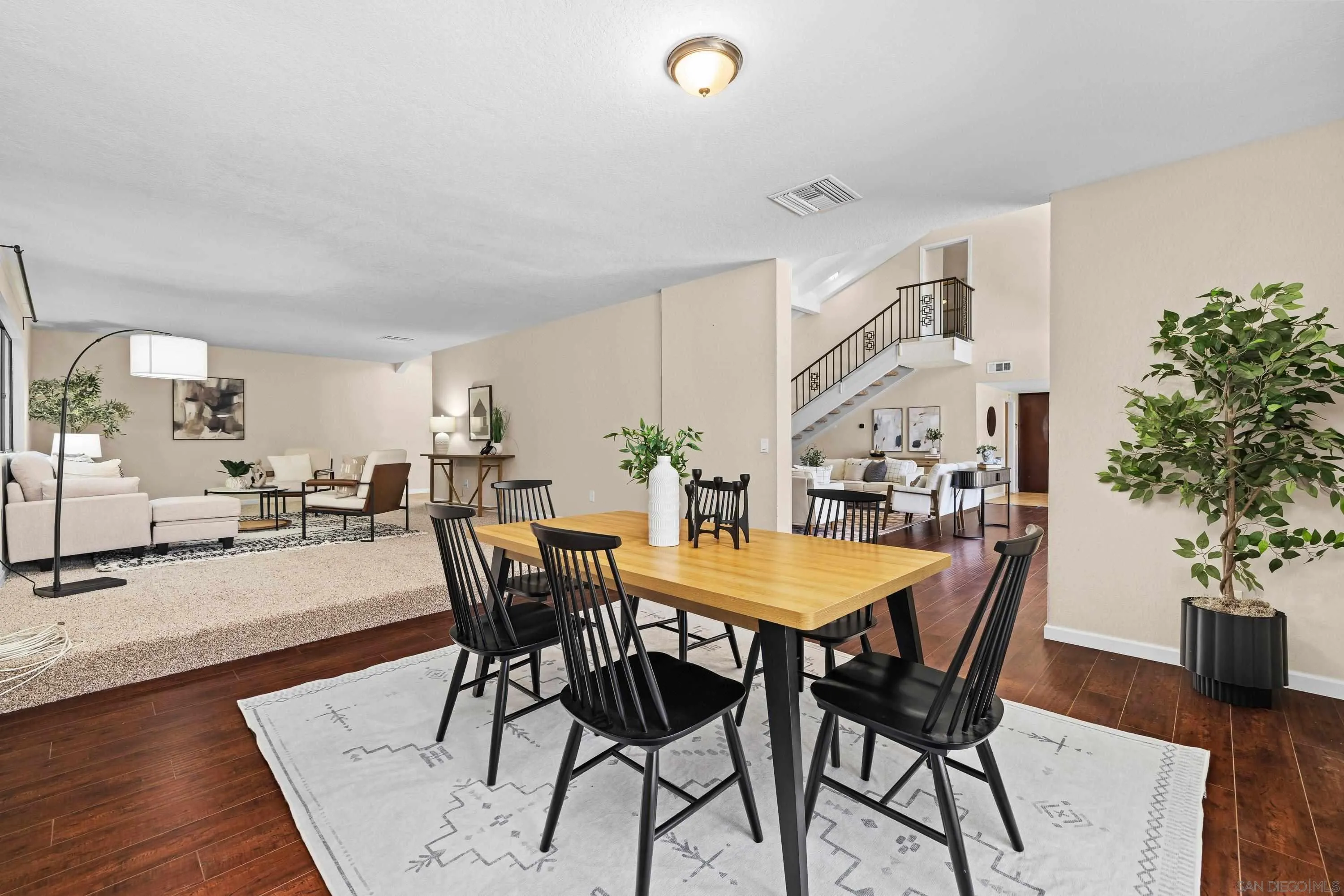 https://cdn.realtyfeed.com/cdn/127/260021236/c60c6b48088ab837044f2fb6249413f3.webp