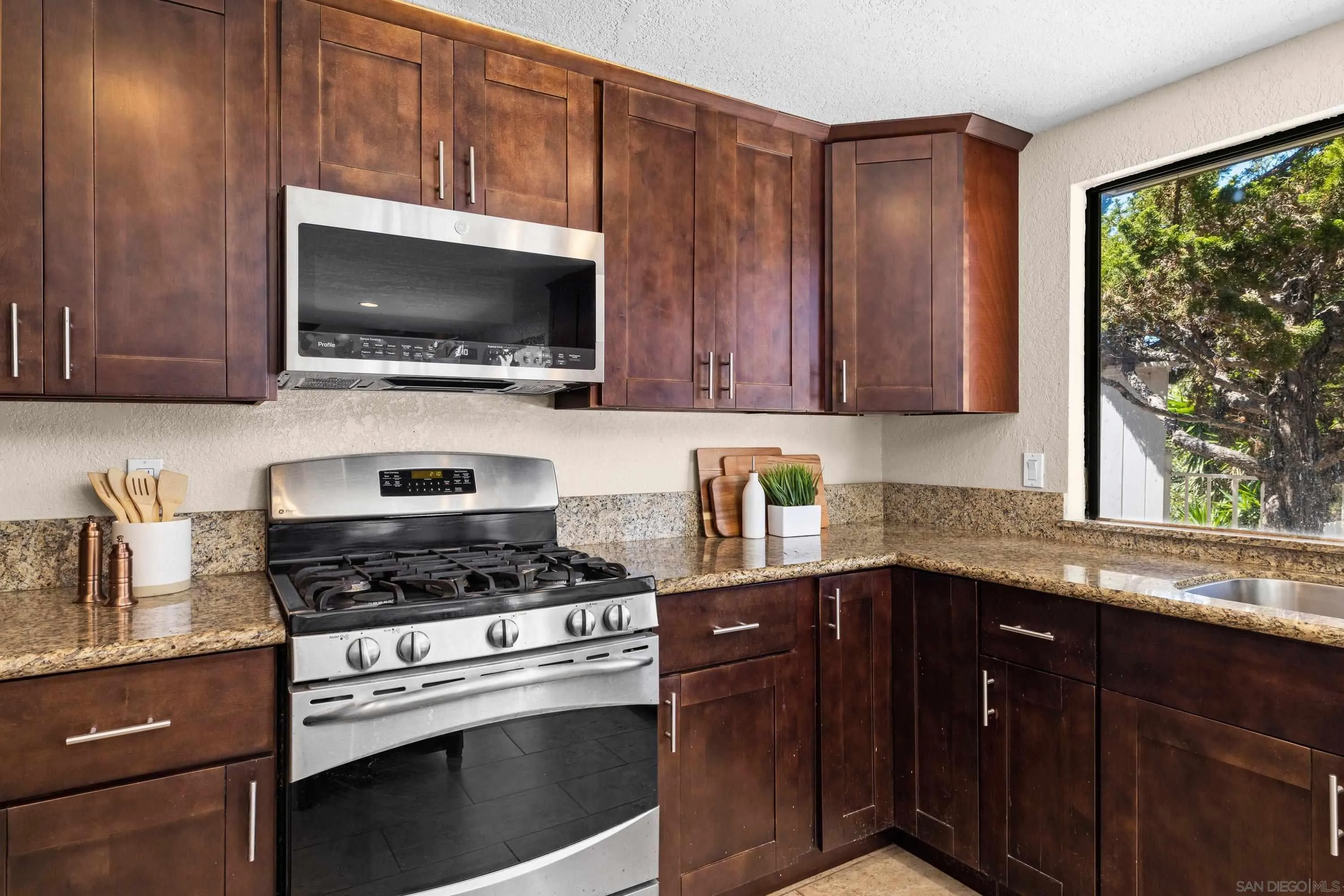 https://cdn.realtyfeed.com/cdn/127/260021236/f780c3a08a6d02a057546db7f194ef26.webp