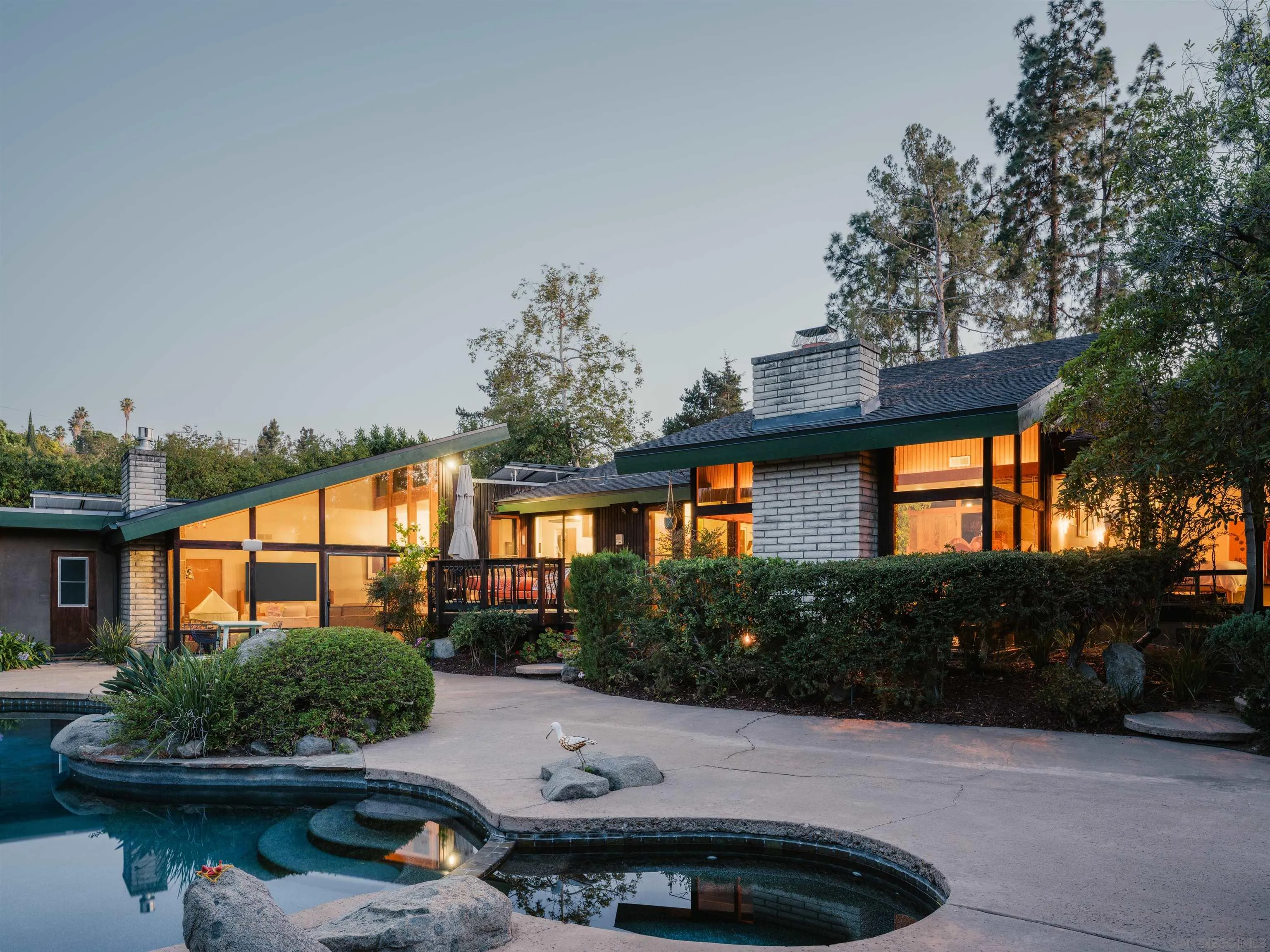https://cdn.realtyfeed.com/cdn/127/260021240/001043f9825b09d4c06b087e456600e5.webp