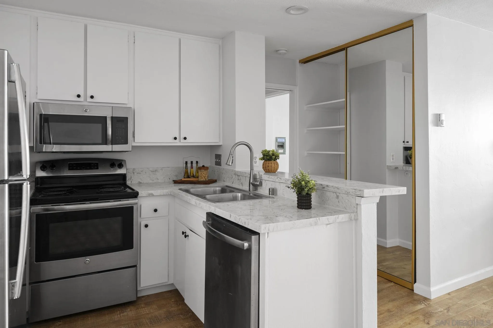 https://cdn.realtyfeed.com/cdn/127/260021242/2d66ac45652f7d2f113f0a1223082910.webp