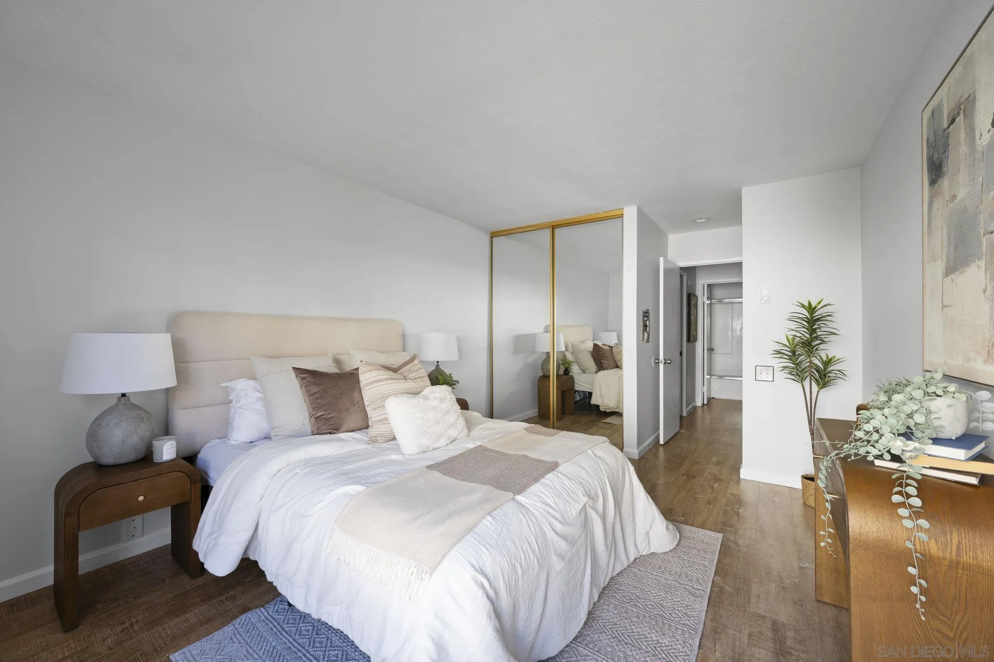 https://cdn.realtyfeed.com/cdn/127/260021242/84ef56dbfccaddd772fe245a3b11d307.webp