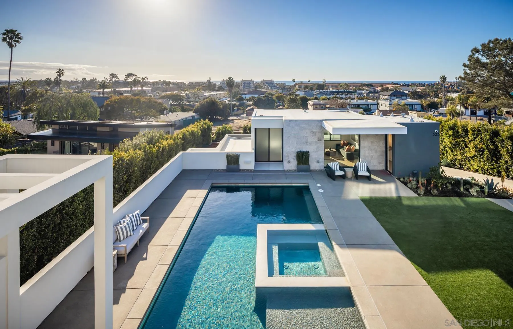 521 S Rios Ave, Solana Beach, CA 92075 - Main photo, Solana Beach, CA