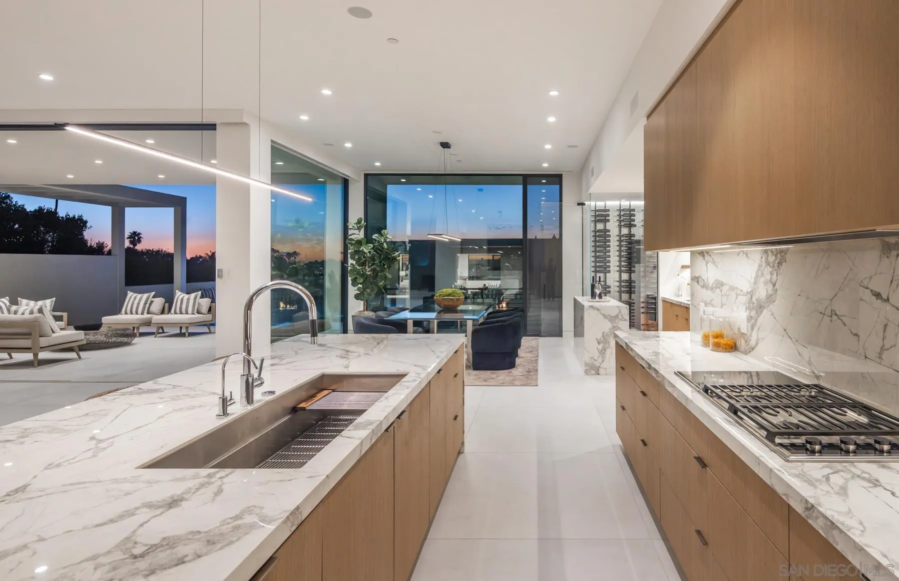 https://cdn.realtyfeed.com/cdn/127/260021245/53a16b7ed1a6a5d45f46f7b90ee61f09.webp