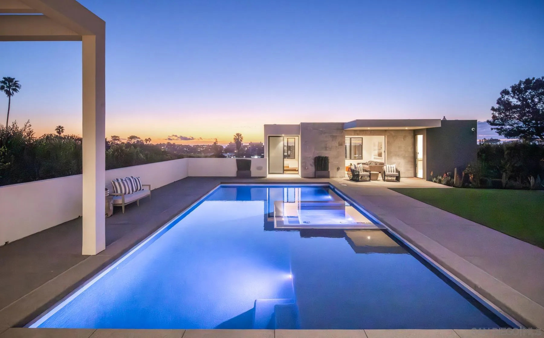 https://cdn.realtyfeed.com/cdn/127/260021245/555b1bece42fe479544fcad74f264a32.webp