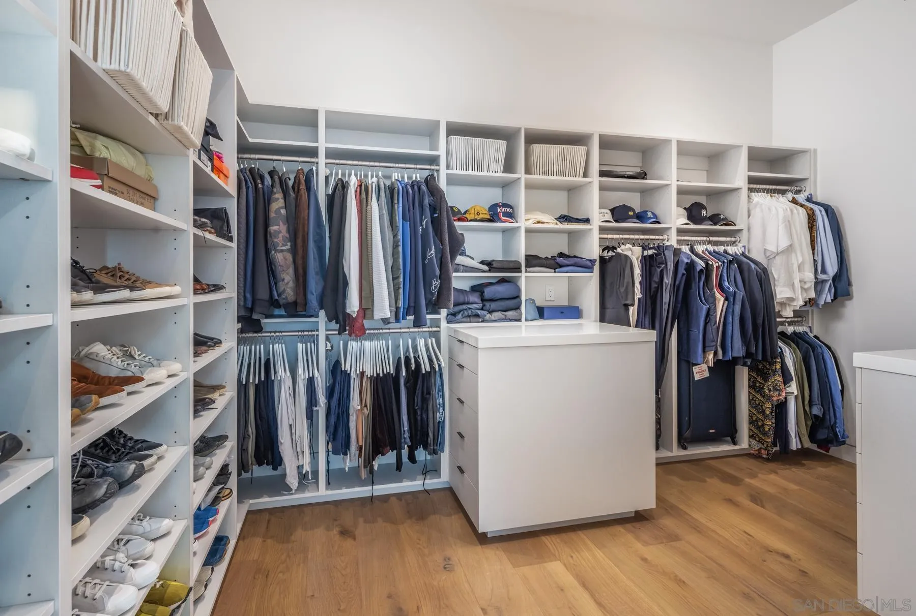 https://cdn.realtyfeed.com/cdn/127/260021245/e9237609bbd209ea5ba5a8198b586c15.webp