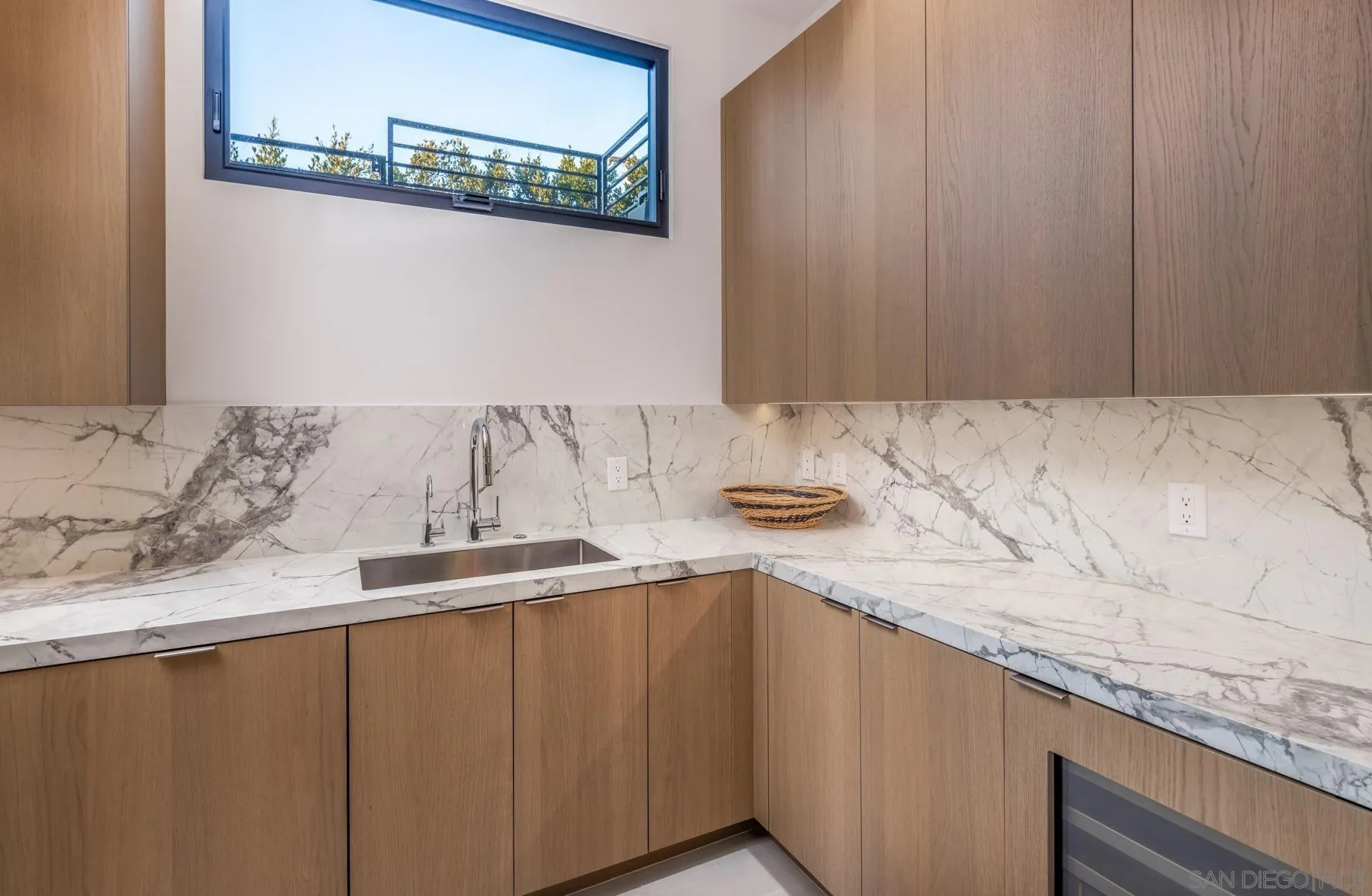 https://cdn.realtyfeed.com/cdn/127/260021245/fea5d2db8358ea4aad6112779fe03c3d.webp