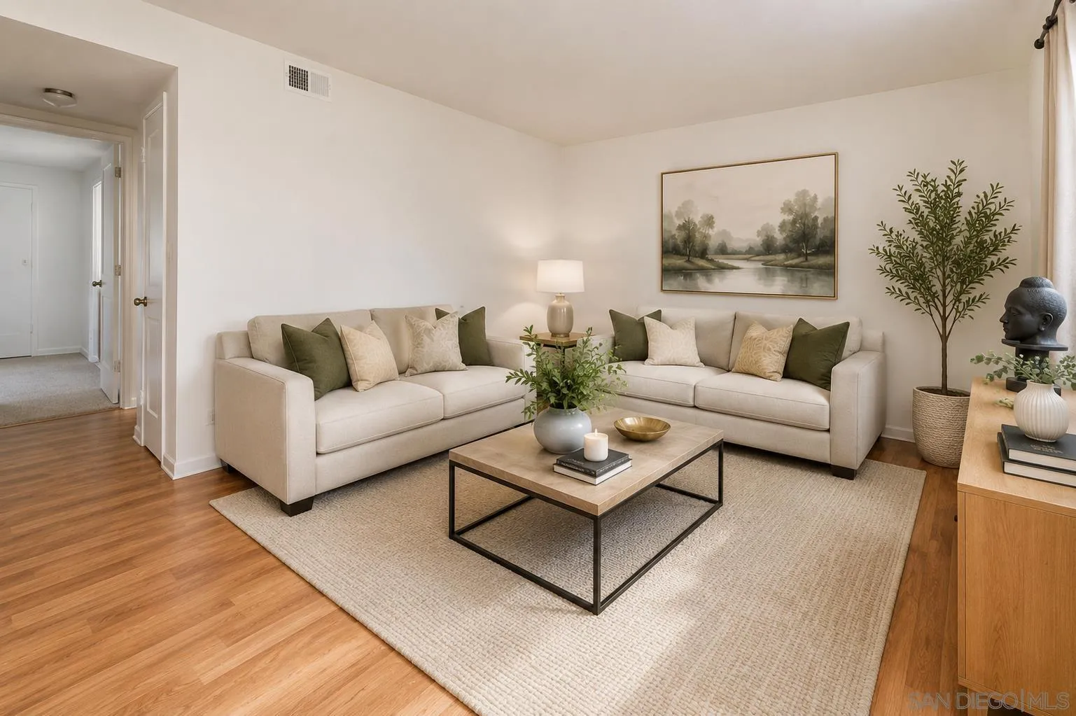 https://cdn.realtyfeed.com/cdn/127/260021250/ac89bfa71ecd08c61587d2061ead0526.webp