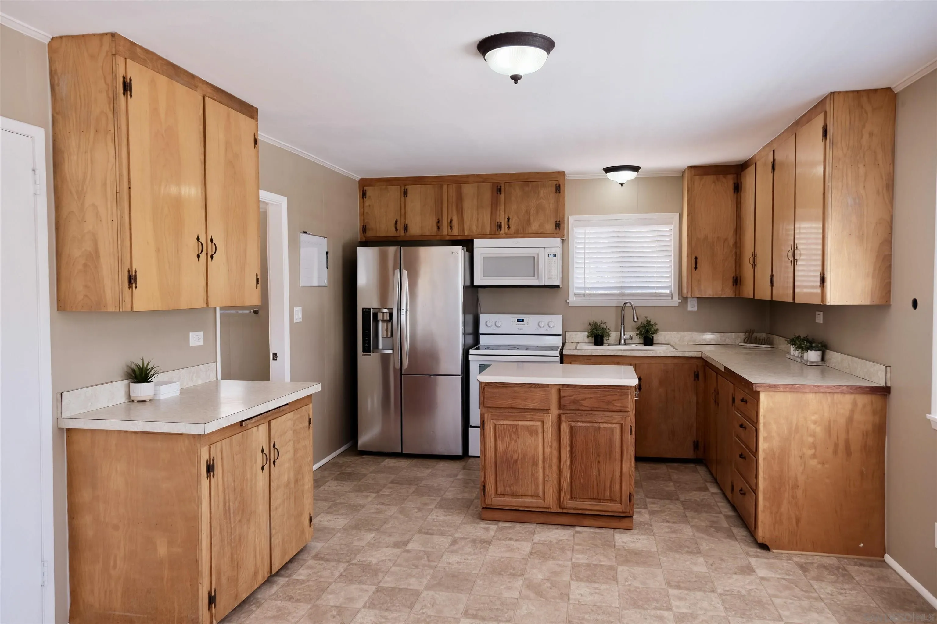 https://cdn.realtyfeed.com/cdn/127/260021251/9bc42aad56c57b7aca1ad325b4c12bba.webp
