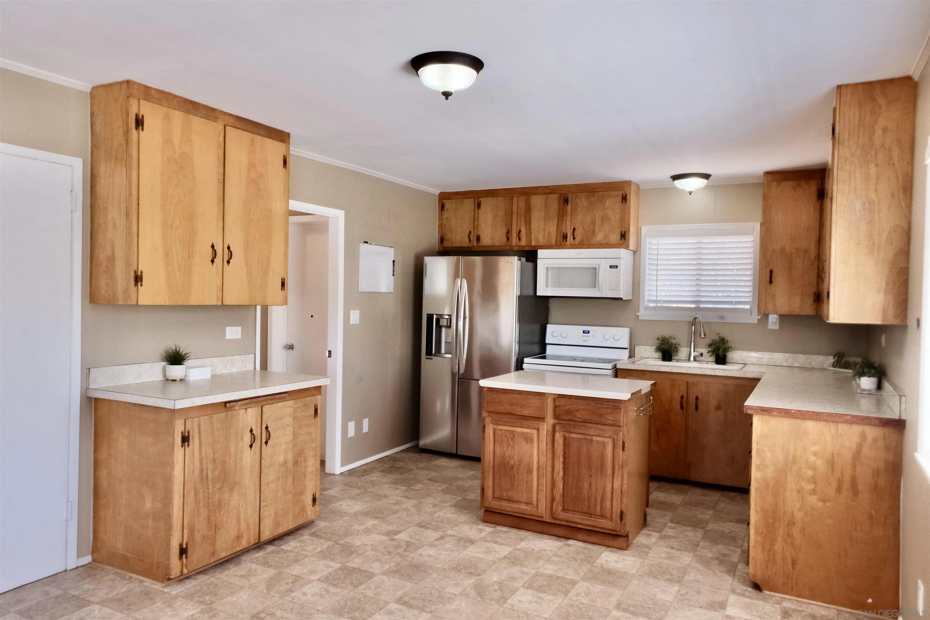 https://cdn.realtyfeed.com/cdn/127/260021251/afc1b2833d14dd2a17988d87bde7ecb0.webp