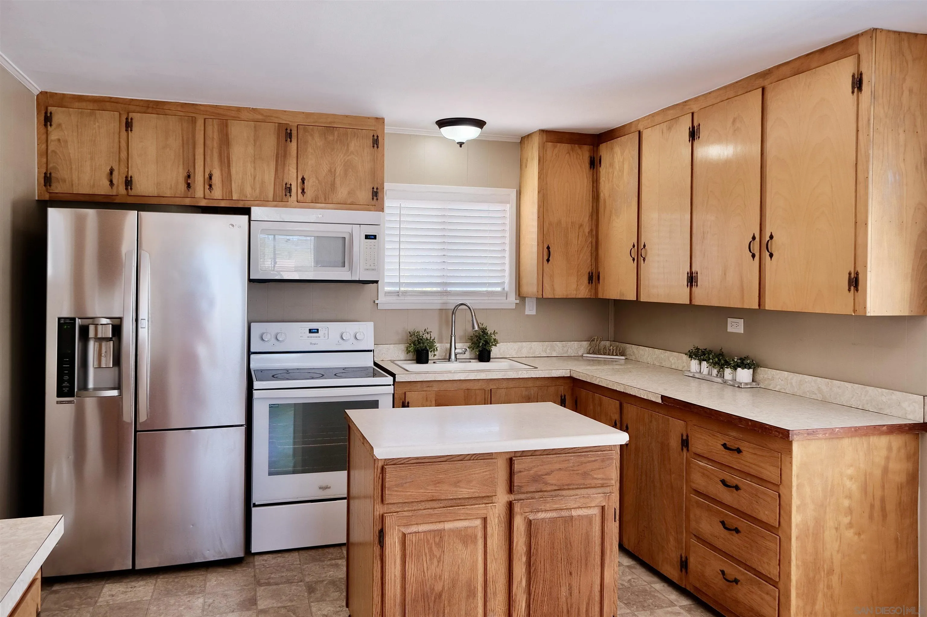 https://cdn.realtyfeed.com/cdn/127/260021251/b22120f0f9af74475c13c5f84e581e2c.webp
