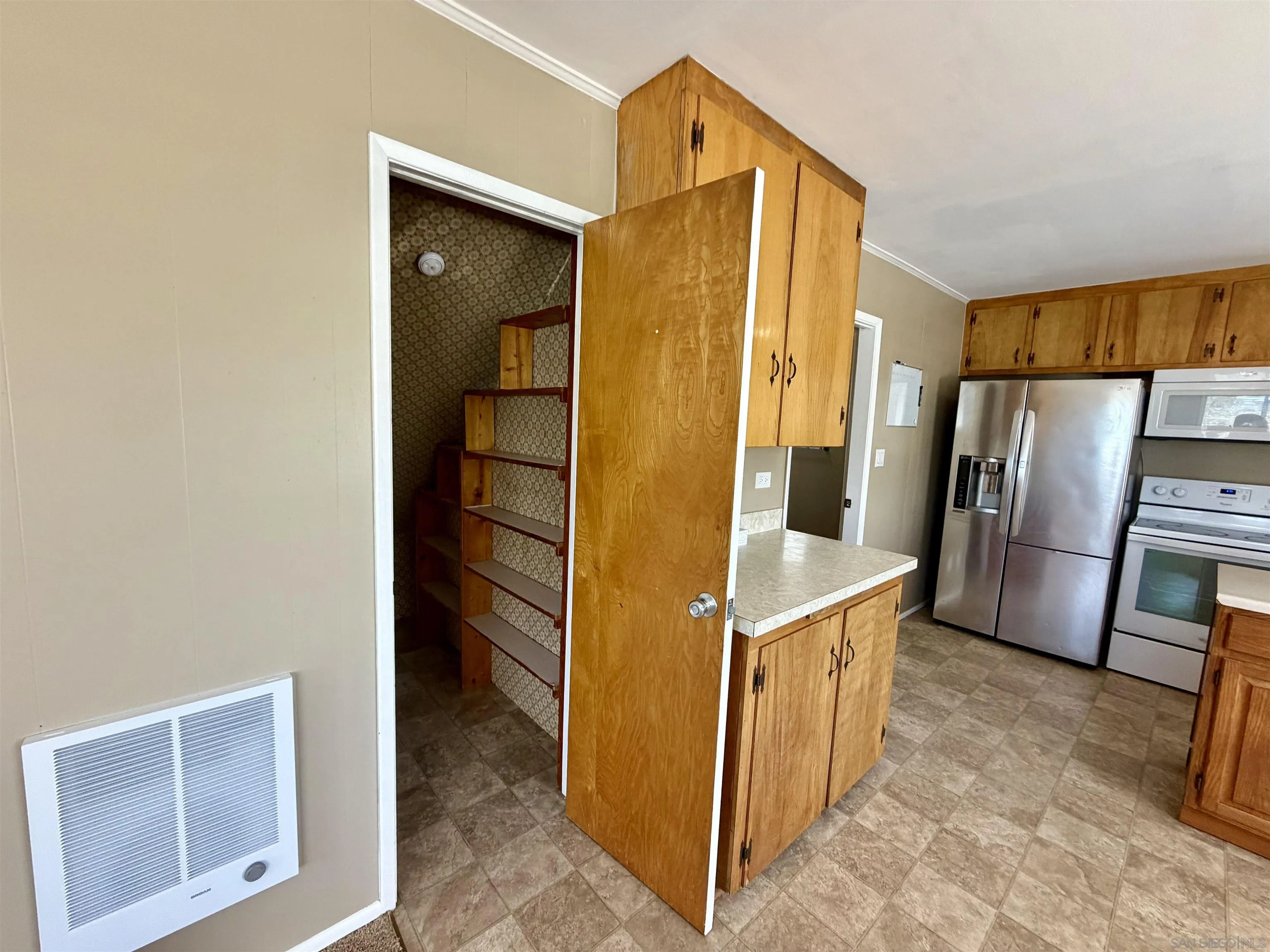 https://cdn.realtyfeed.com/cdn/127/260021251/e9497fc0b1a7e0a3340a9250d37e8c1f.webp