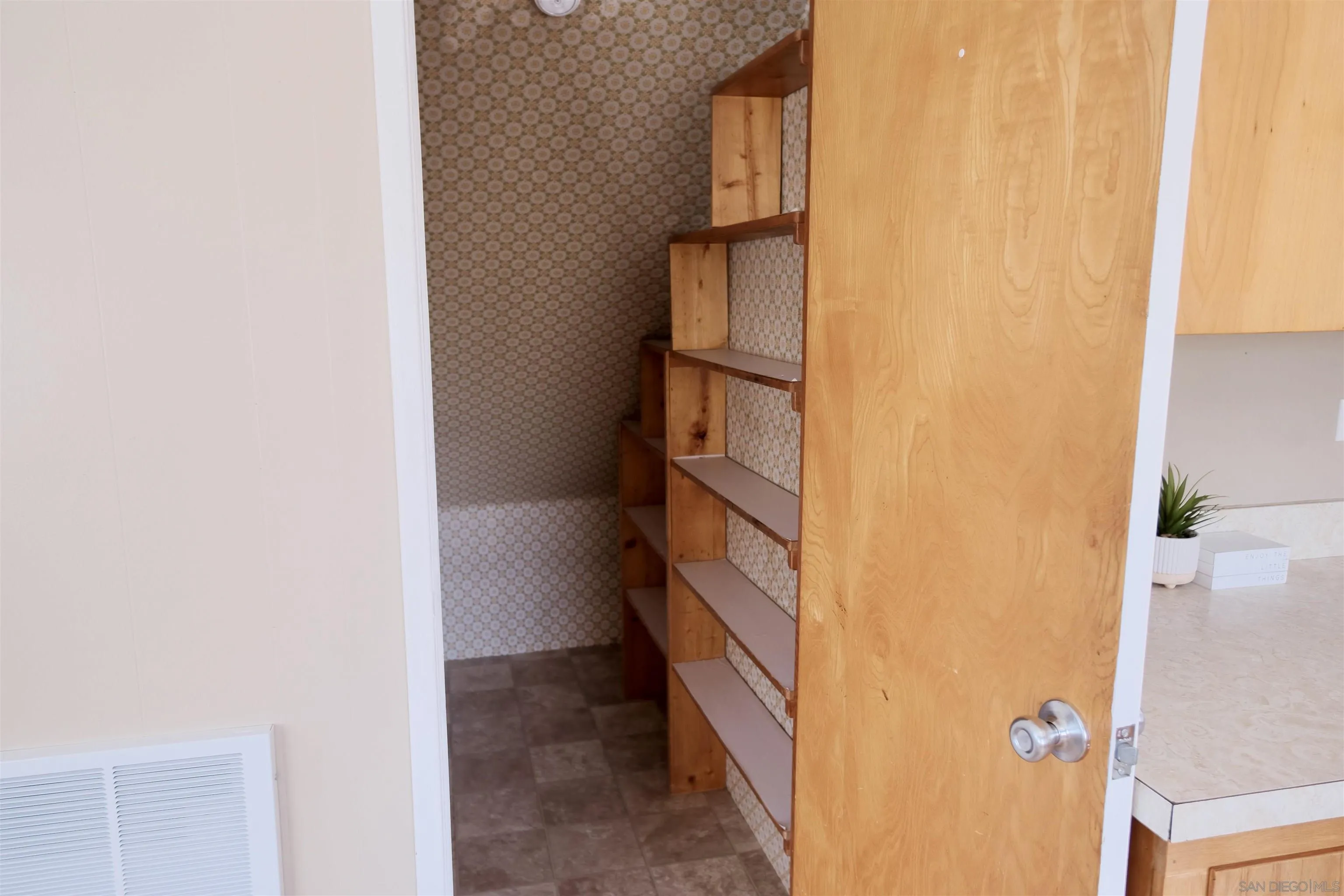 https://cdn.realtyfeed.com/cdn/127/260021251/f5fbc0184508d444276307c5cf80cdf1.webp