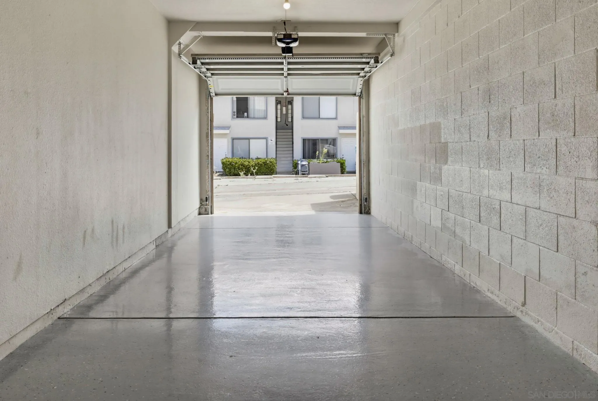 https://cdn.realtyfeed.com/cdn/127/260021252/2e65cbd1b4f8156bc519475a3b0b515f.webp
