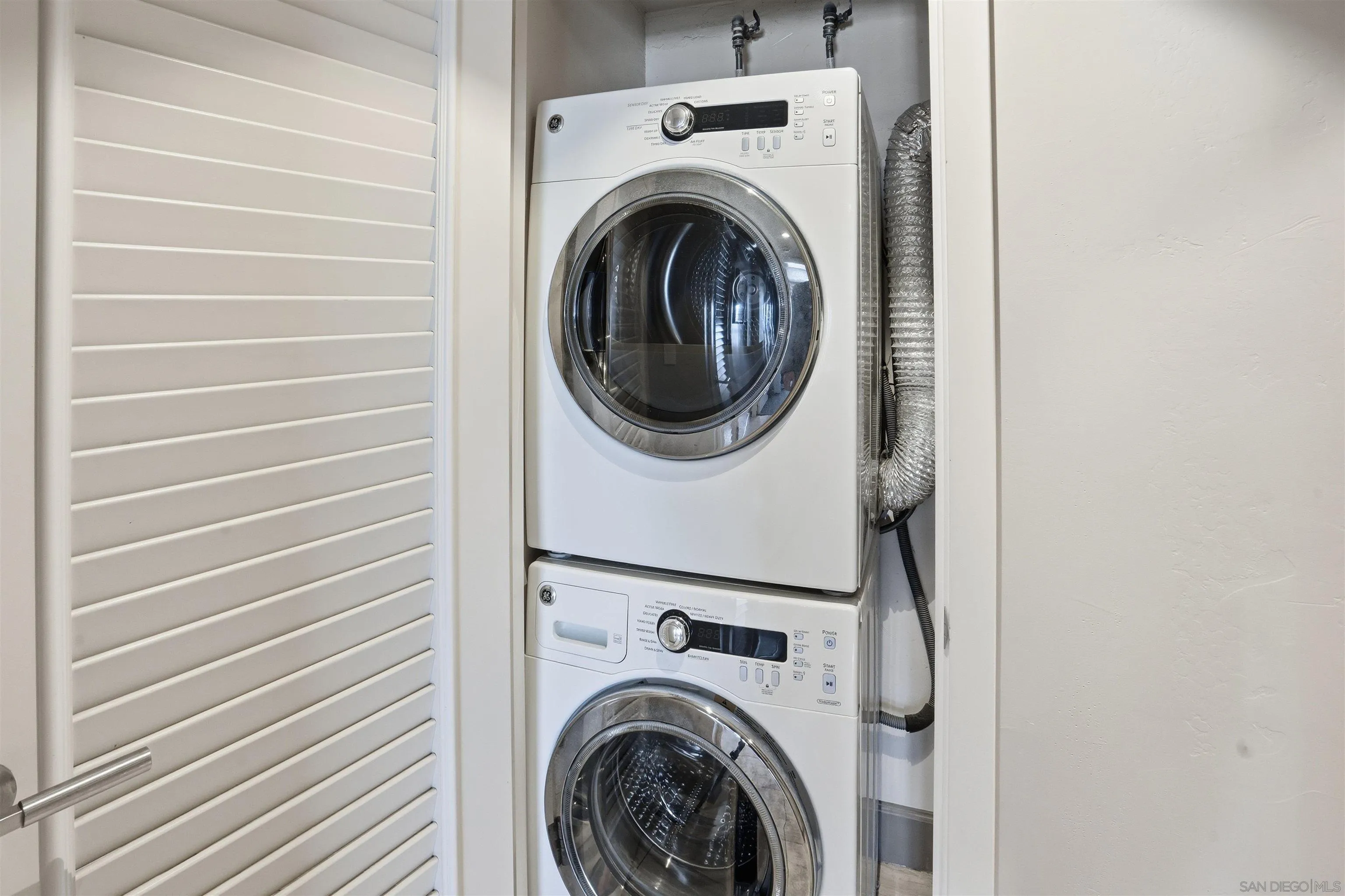 https://cdn.realtyfeed.com/cdn/127/260021253/7c3351e3ff534c55eb4f5a63c3ab2973.webp