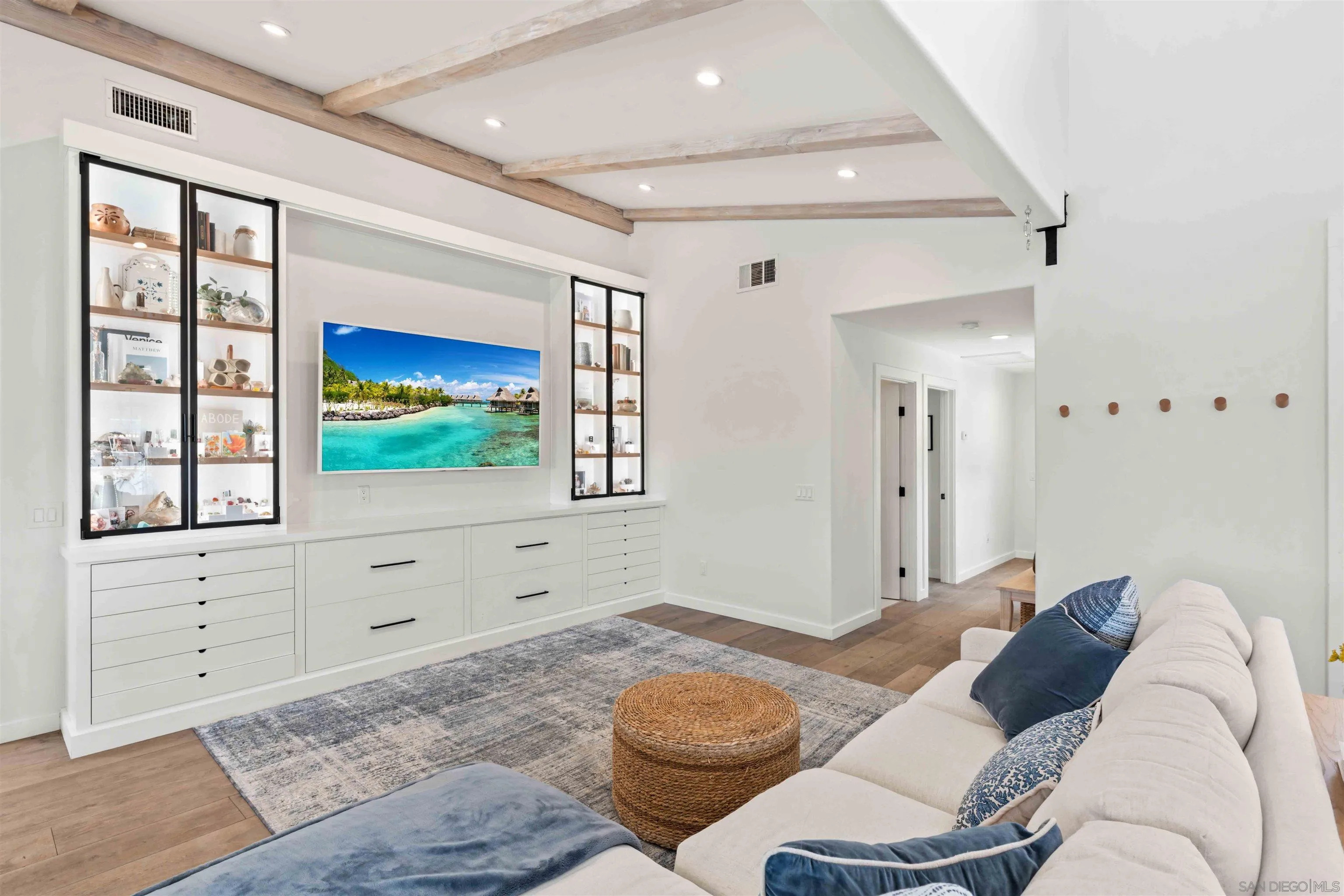 https://cdn.realtyfeed.com/cdn/127/260021256/46bf34d4d7856ae6d6c4202a40b246bb.webp