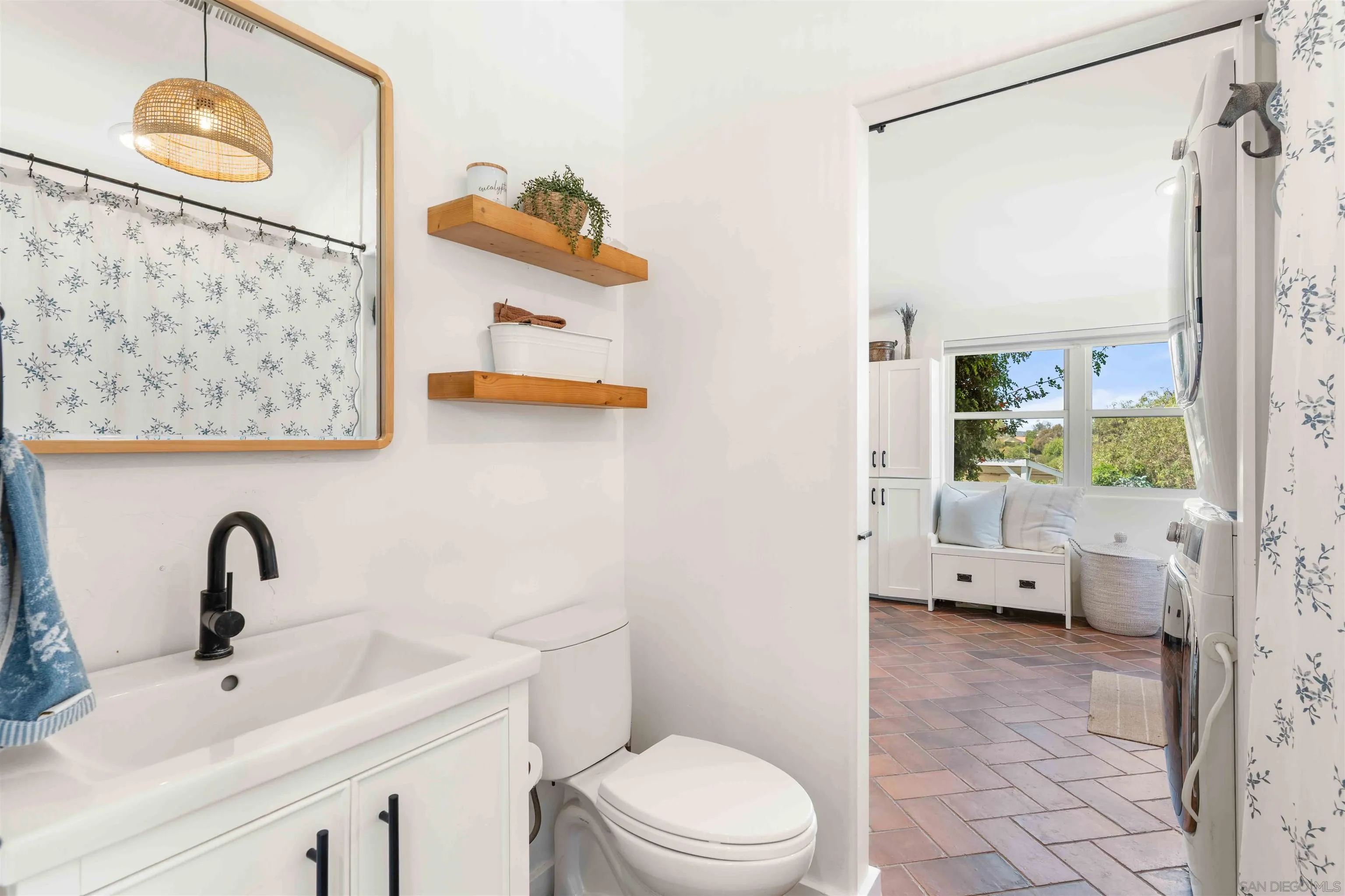 https://cdn.realtyfeed.com/cdn/127/260021256/51d295f43f5f6e8eaf9e4e8f94e309b7.webp