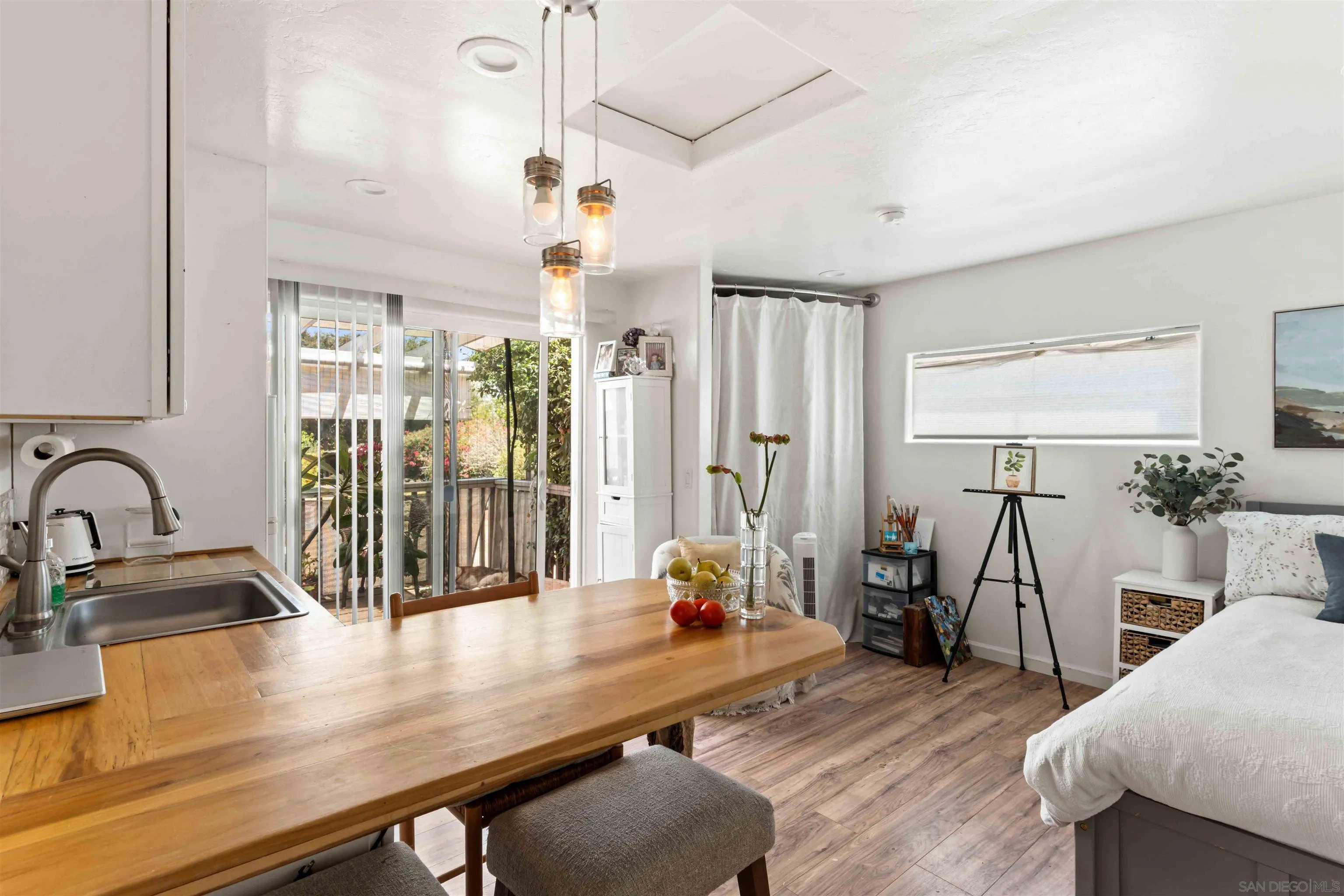 https://cdn.realtyfeed.com/cdn/127/260021256/62a25c5b94438b96640653af0d427a79.webp