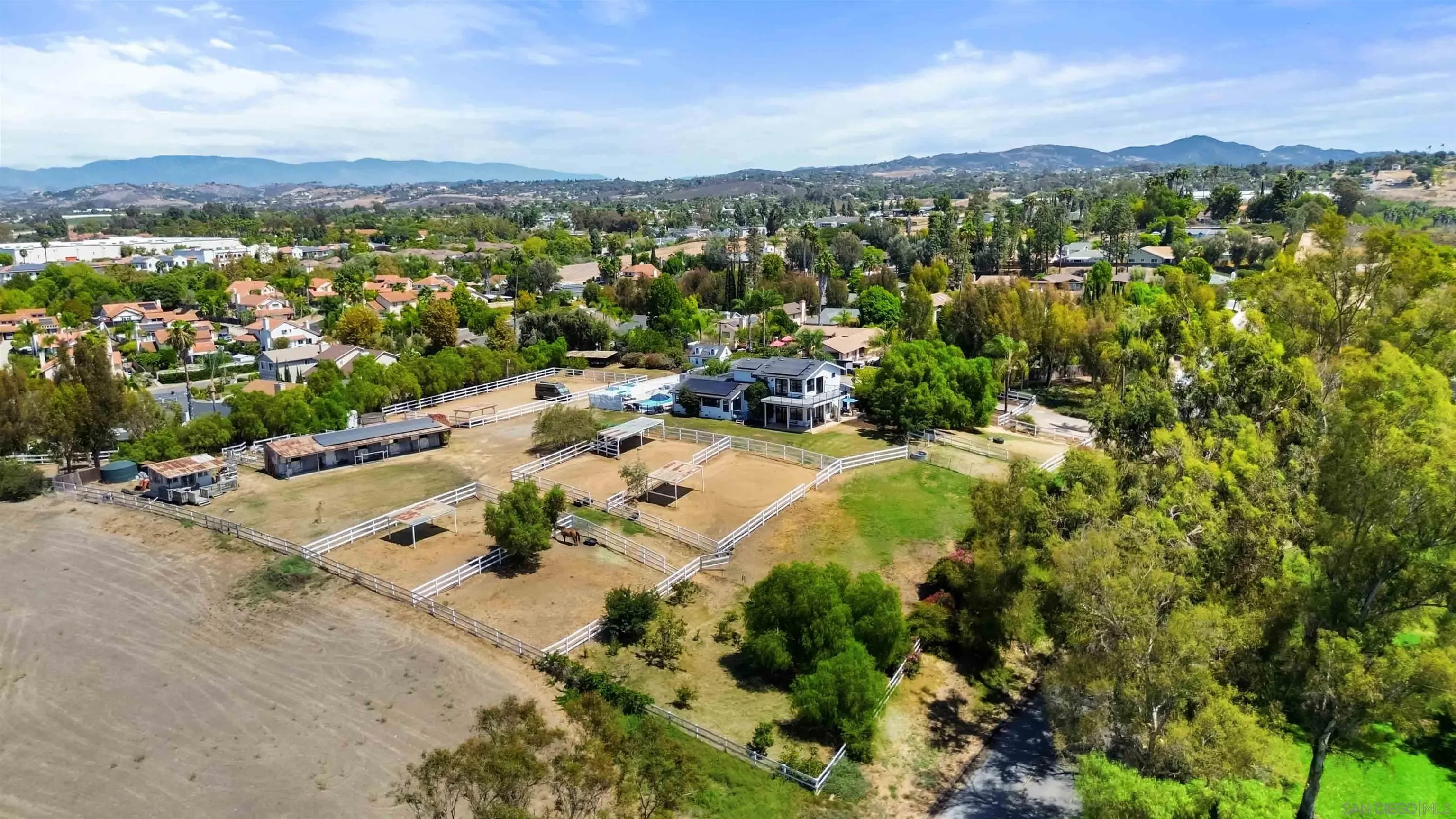 https://cdn.realtyfeed.com/cdn/127/260021256/ea479681212a2f22bb17895d1e6d501c.webp