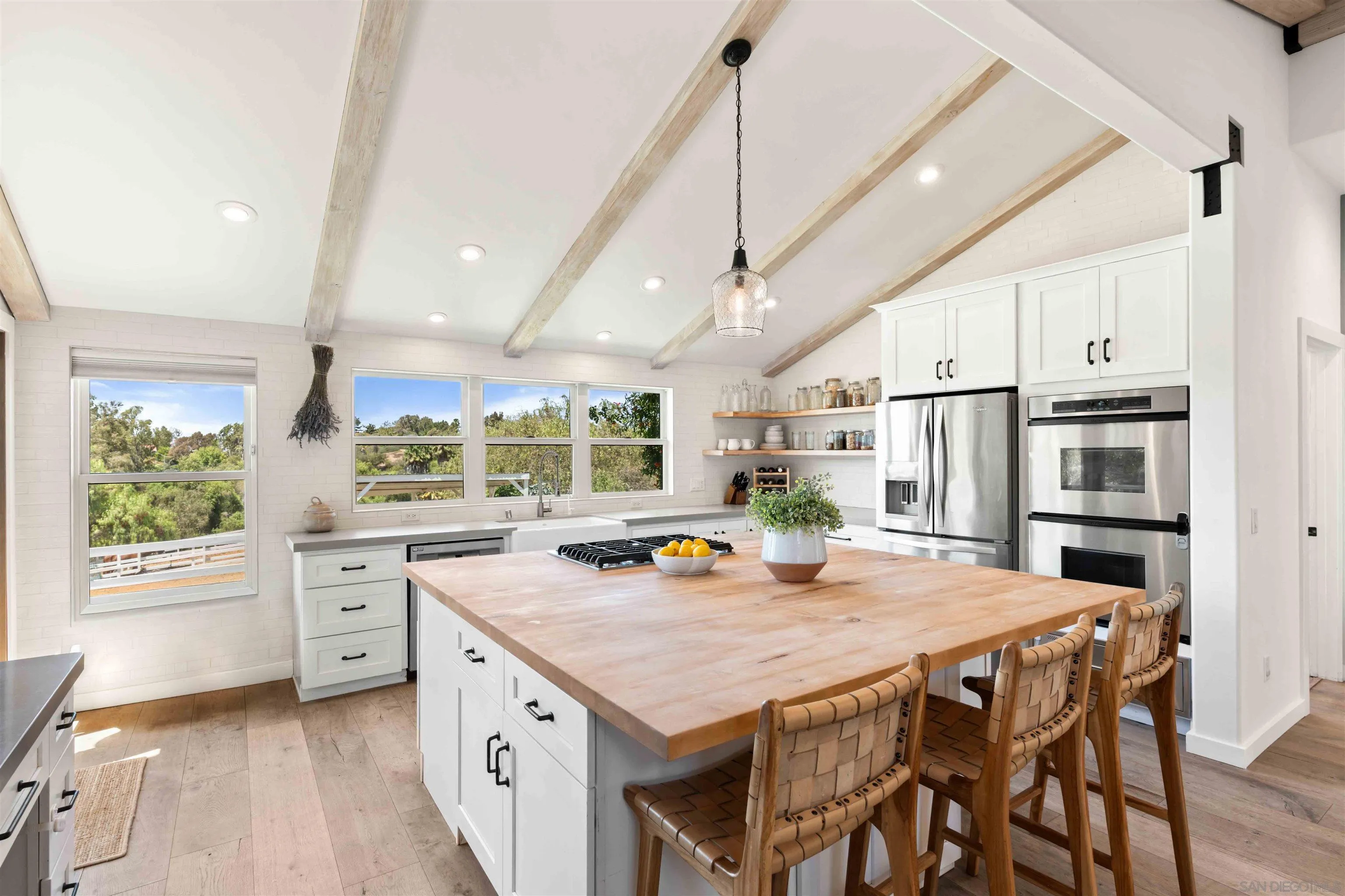 https://cdn.realtyfeed.com/cdn/127/260021256/eb9c8a13135f6fe4a742102bdd8be6d1.webp