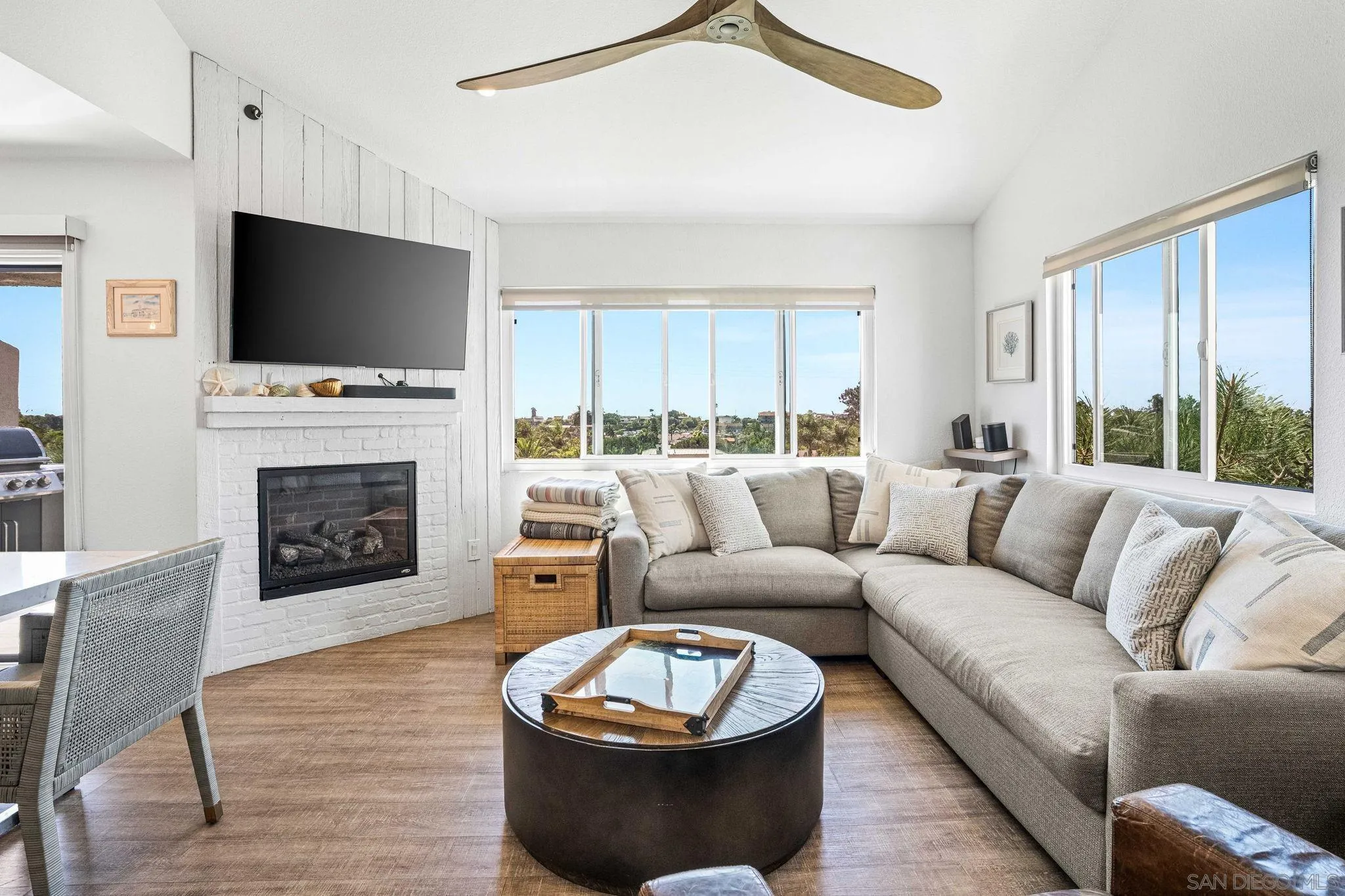 933 Hygeia Avenue, Encinitas, CA 92024 - Main photo, Encinitas, CA