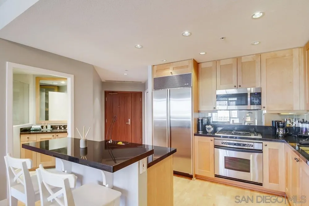 700 W Harbor Dr. Unit 1406, San Diego, CA 92101 - Photo 5 of 39, San Diego, CA