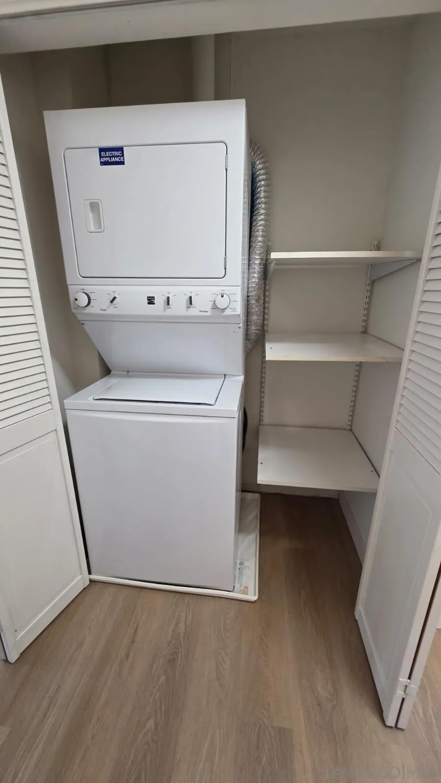 https://cdn.realtyfeed.com/cdn/127/260021259/5b241dc27d43f1878c02e70b98e7e5d9.webp