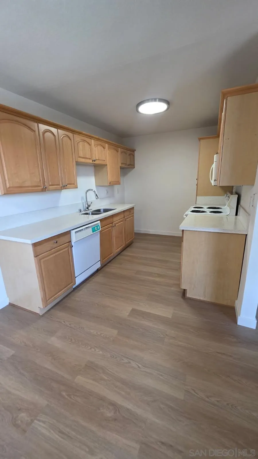 https://cdn.realtyfeed.com/cdn/127/260021259/d571f2b48ce76ccc920fc24be81790c2.webp