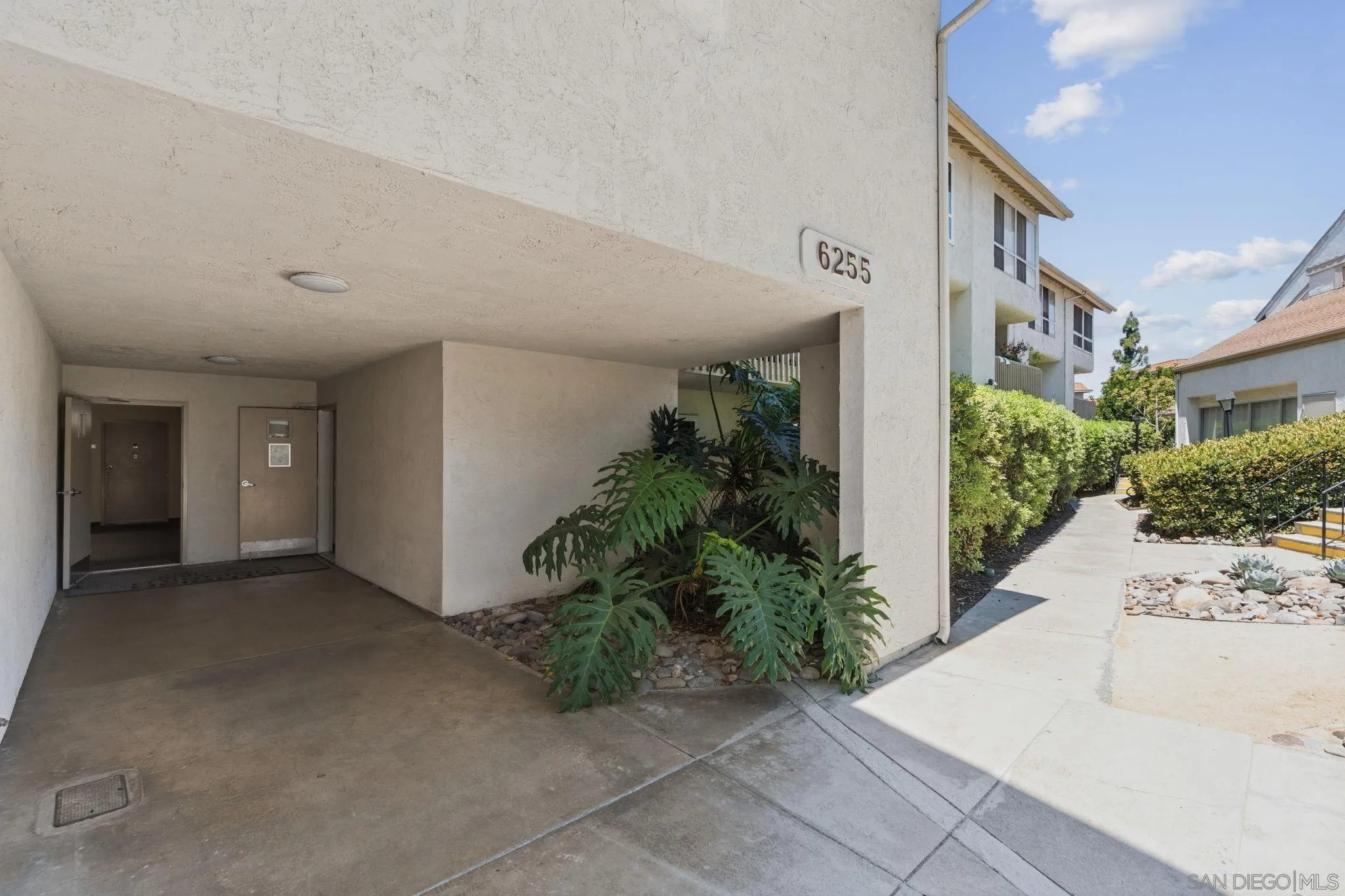 https://cdn.realtyfeed.com/cdn/127/260021261/2dbeb1af0d6ac019b8d83f11044e50a9.webp