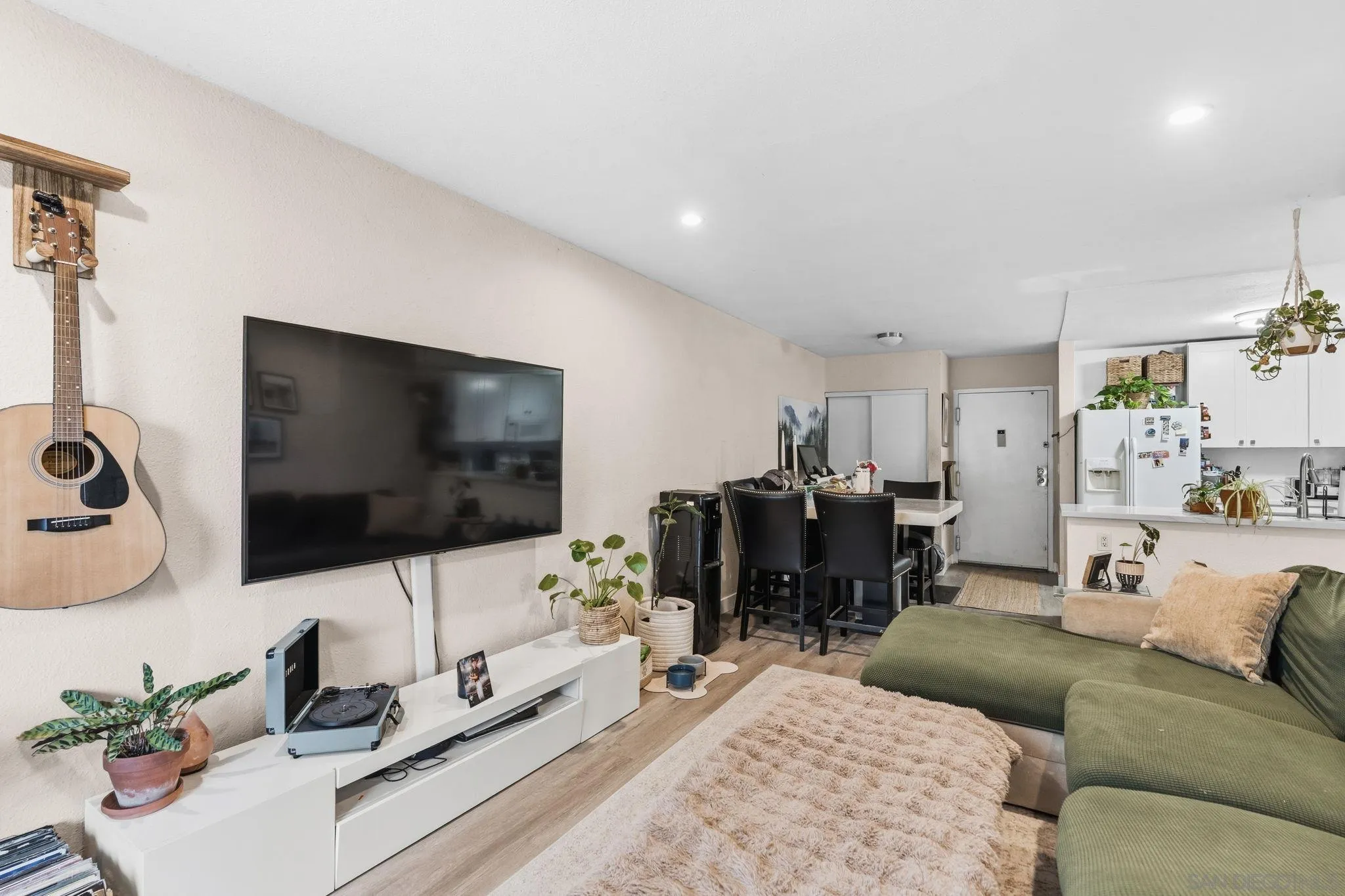 https://cdn.realtyfeed.com/cdn/127/260021261/8244f8d57bace4eacb702fc8a04bd891.webp