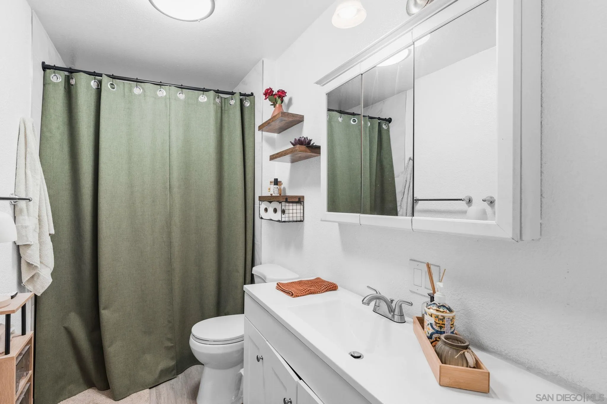 https://cdn.realtyfeed.com/cdn/127/260021261/e24eda04349c9b4760656885538c386f.webp