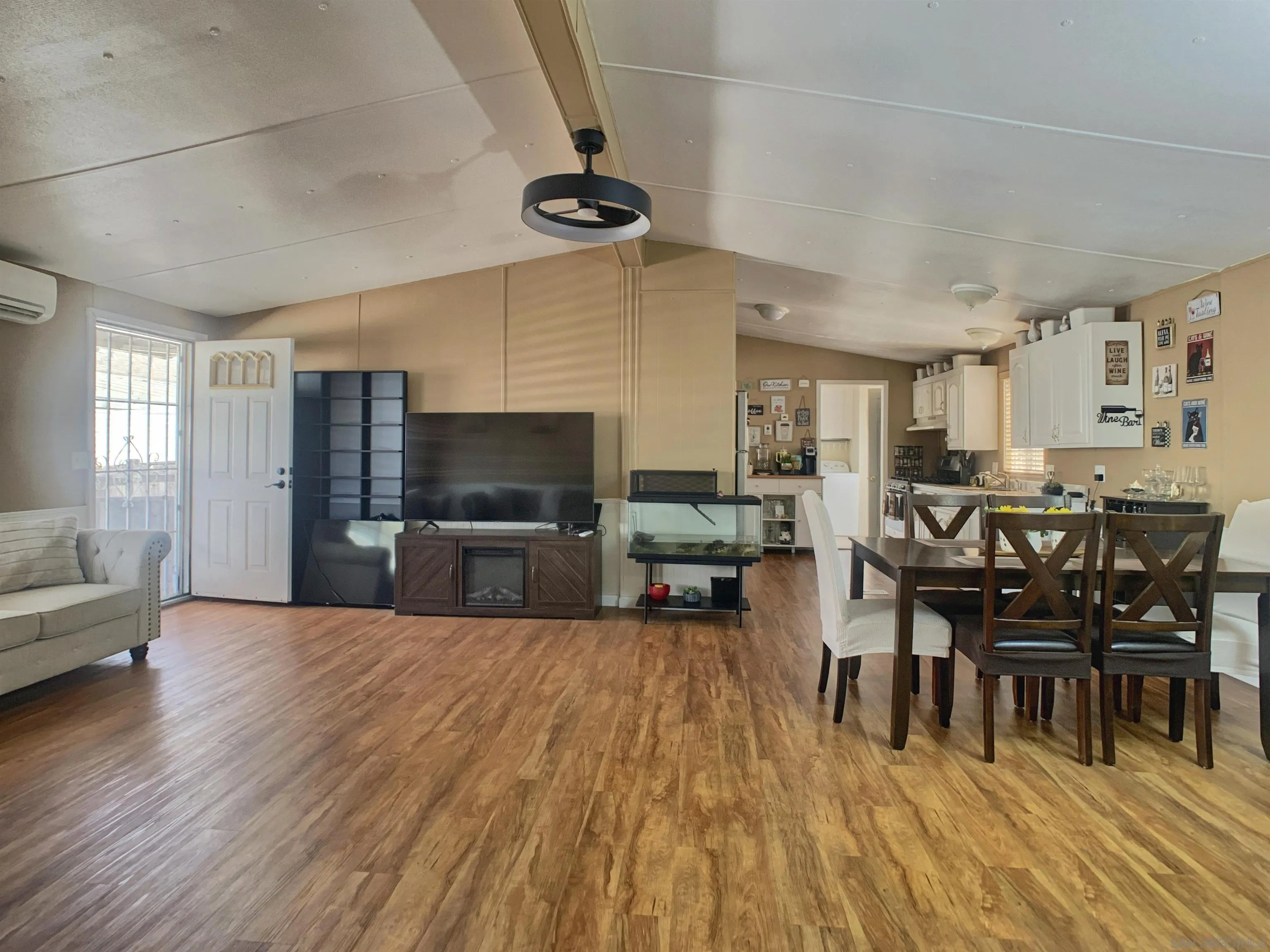 https://cdn.realtyfeed.com/cdn/127/260021263/1dd8ec61a68bf773c372f98a64faa71c.webp