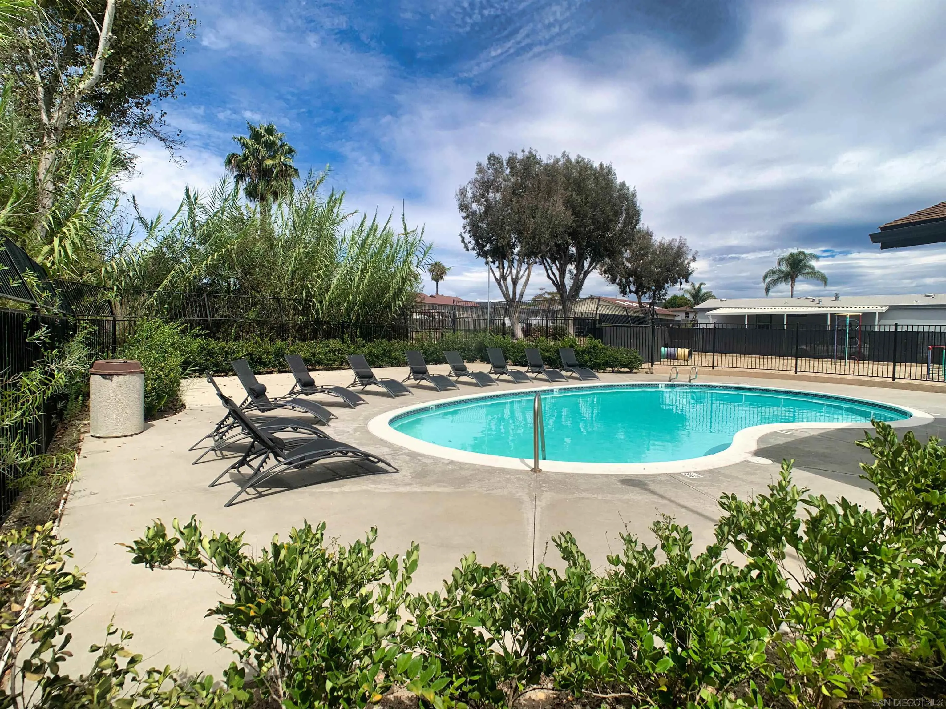 https://cdn.realtyfeed.com/cdn/127/260021263/60d6f7b2340af06ddcc7d102afbd5376.webp