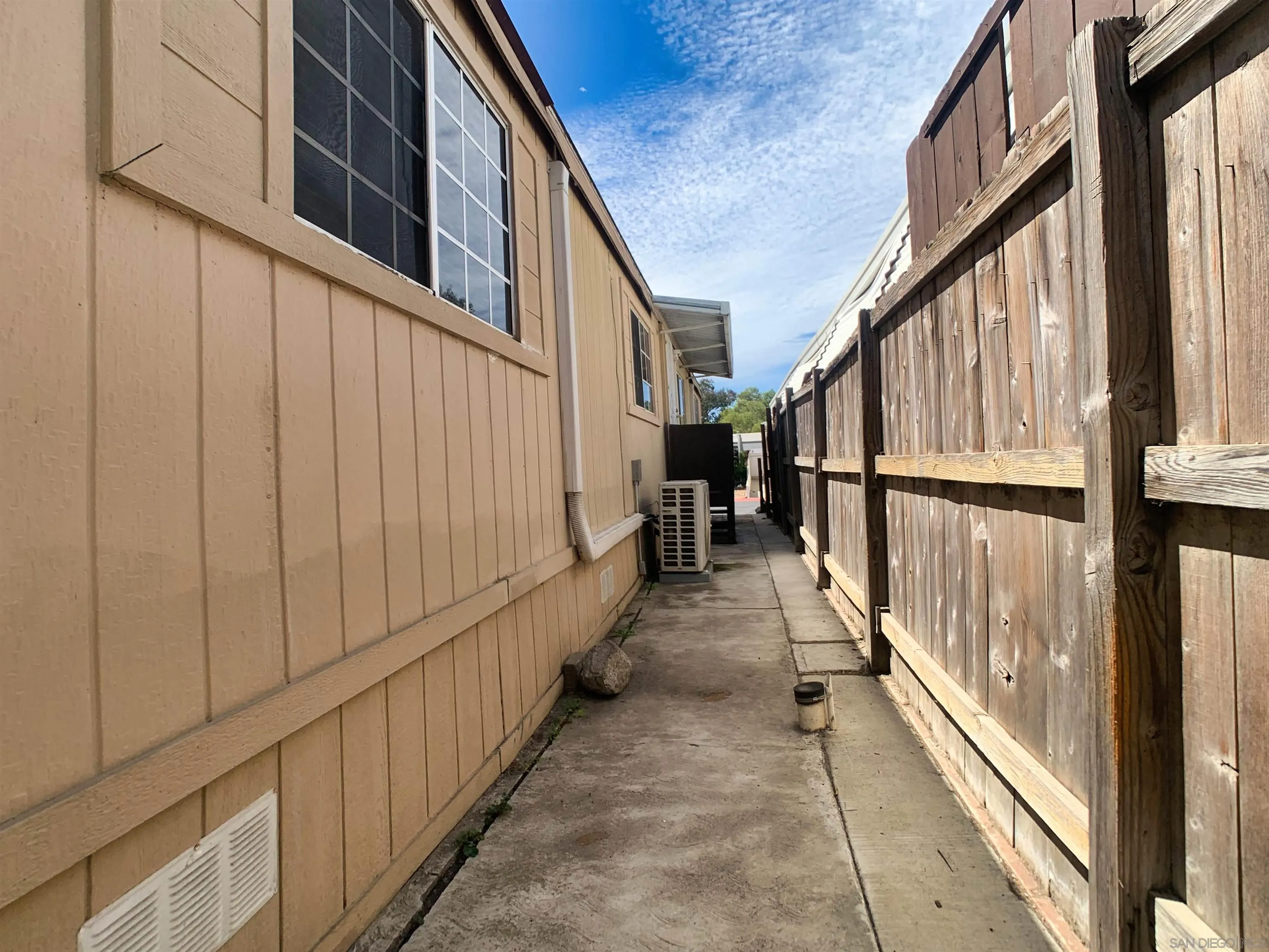 https://cdn.realtyfeed.com/cdn/127/260021263/d2dbb444766c0f78513679f66515d641.webp