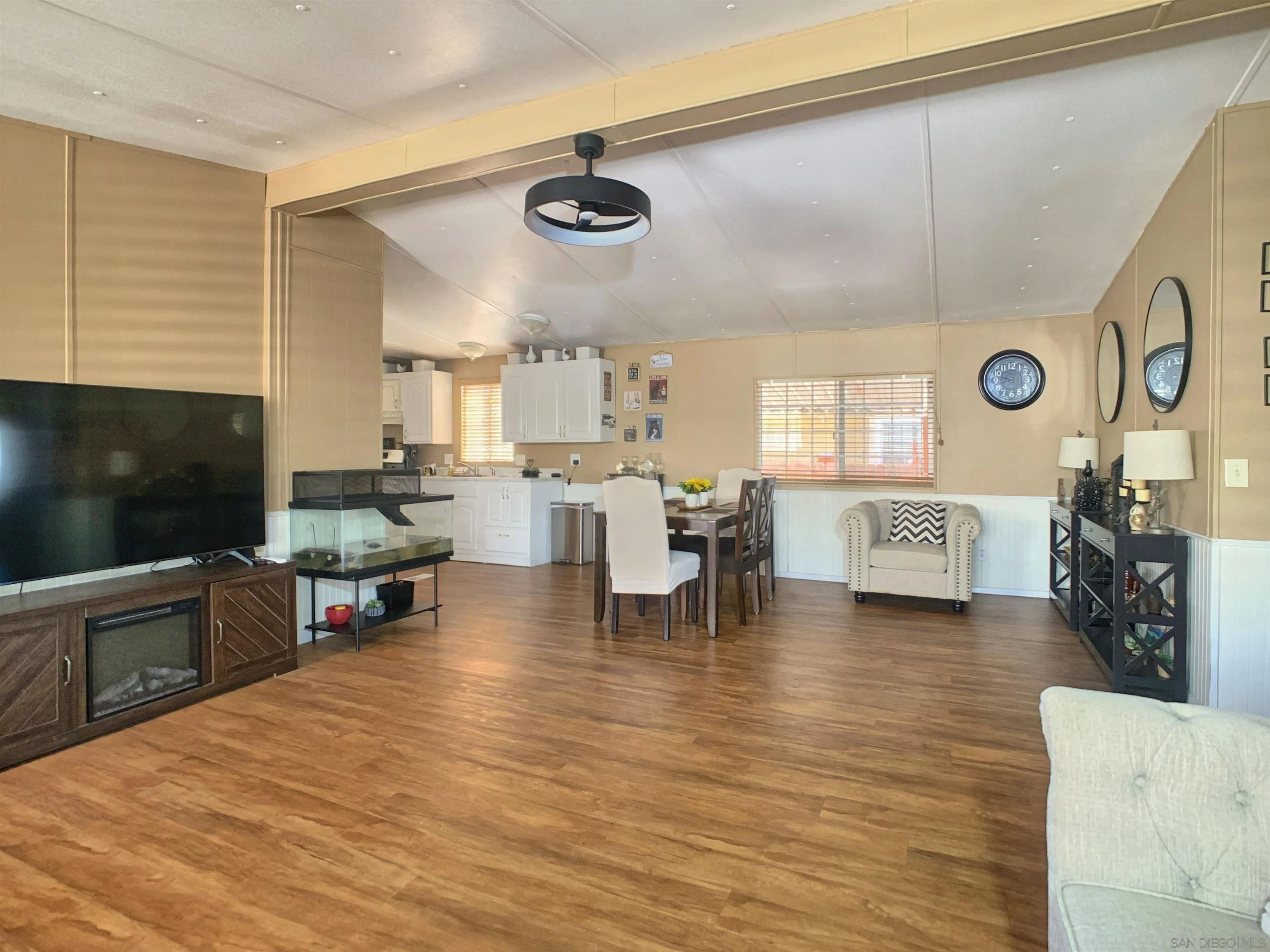 https://cdn.realtyfeed.com/cdn/127/260021263/d650c876a41a33e895f1525f630f51b0.webp