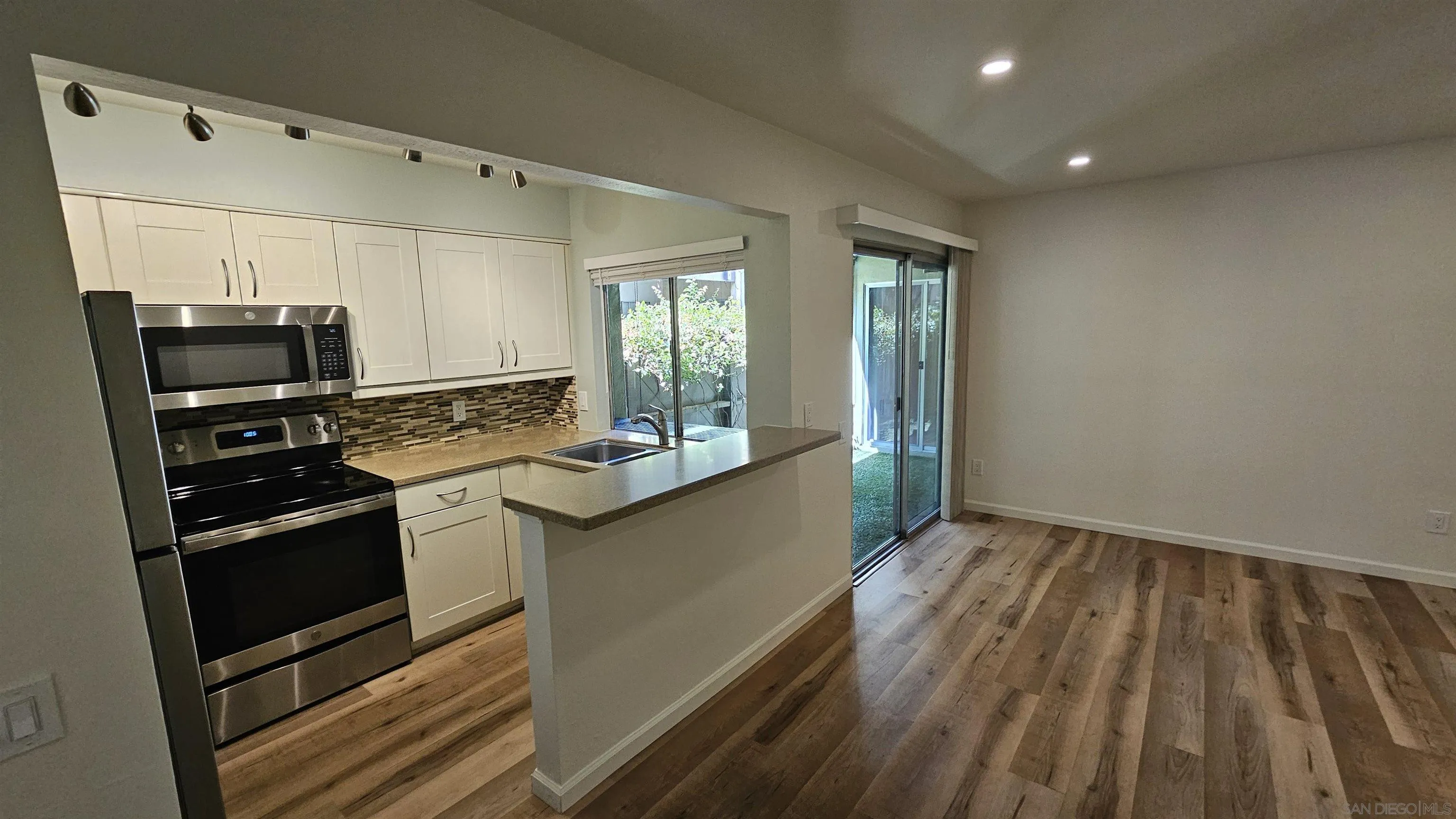 https://cdn.realtyfeed.com/cdn/127/260021264/e4e3f498bbf7933af61c71b2df7bf259.webp