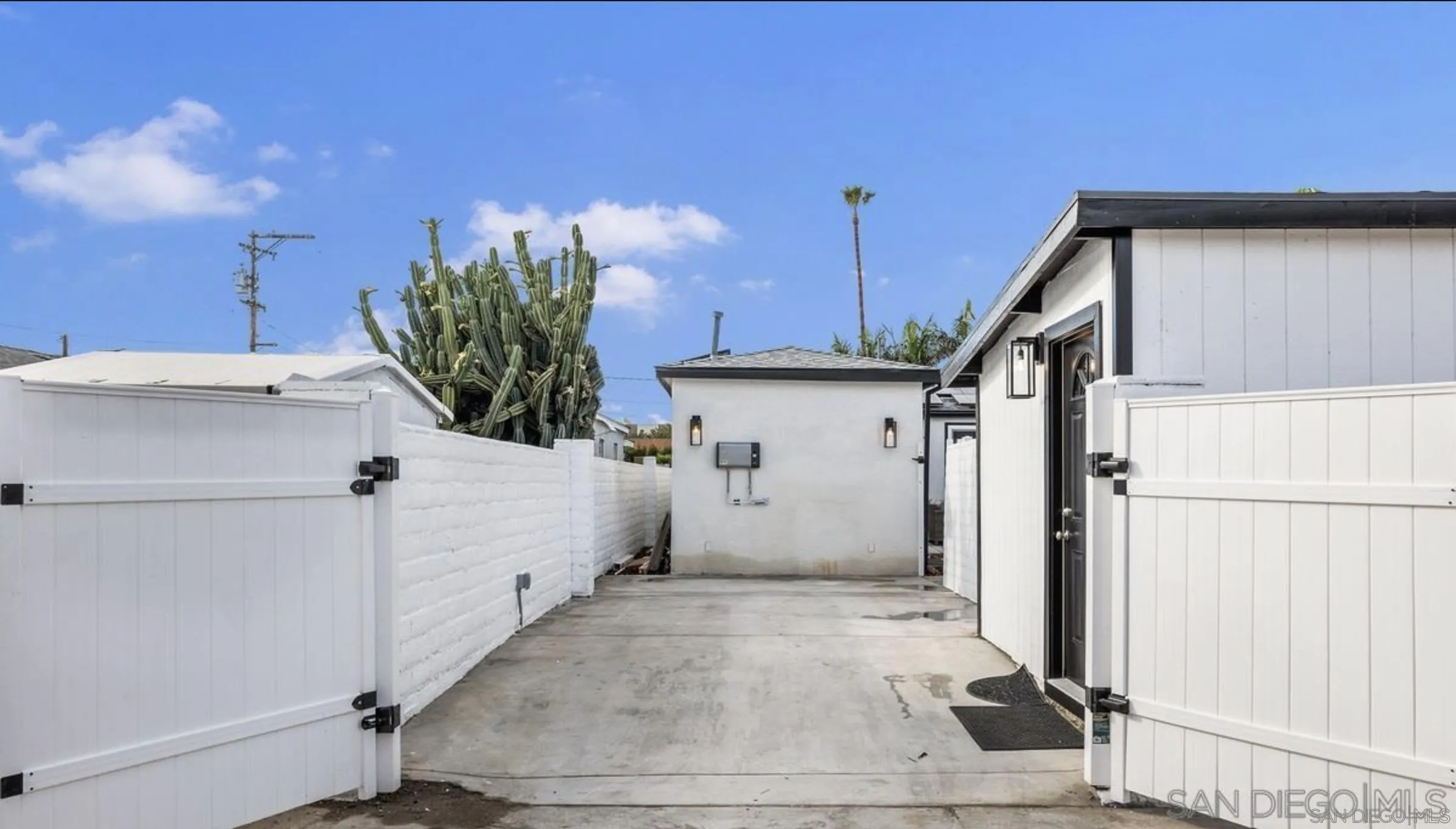 https://cdn.realtyfeed.com/cdn/127/260021266/9541687ff81b4c811e72435ae6740165.webp