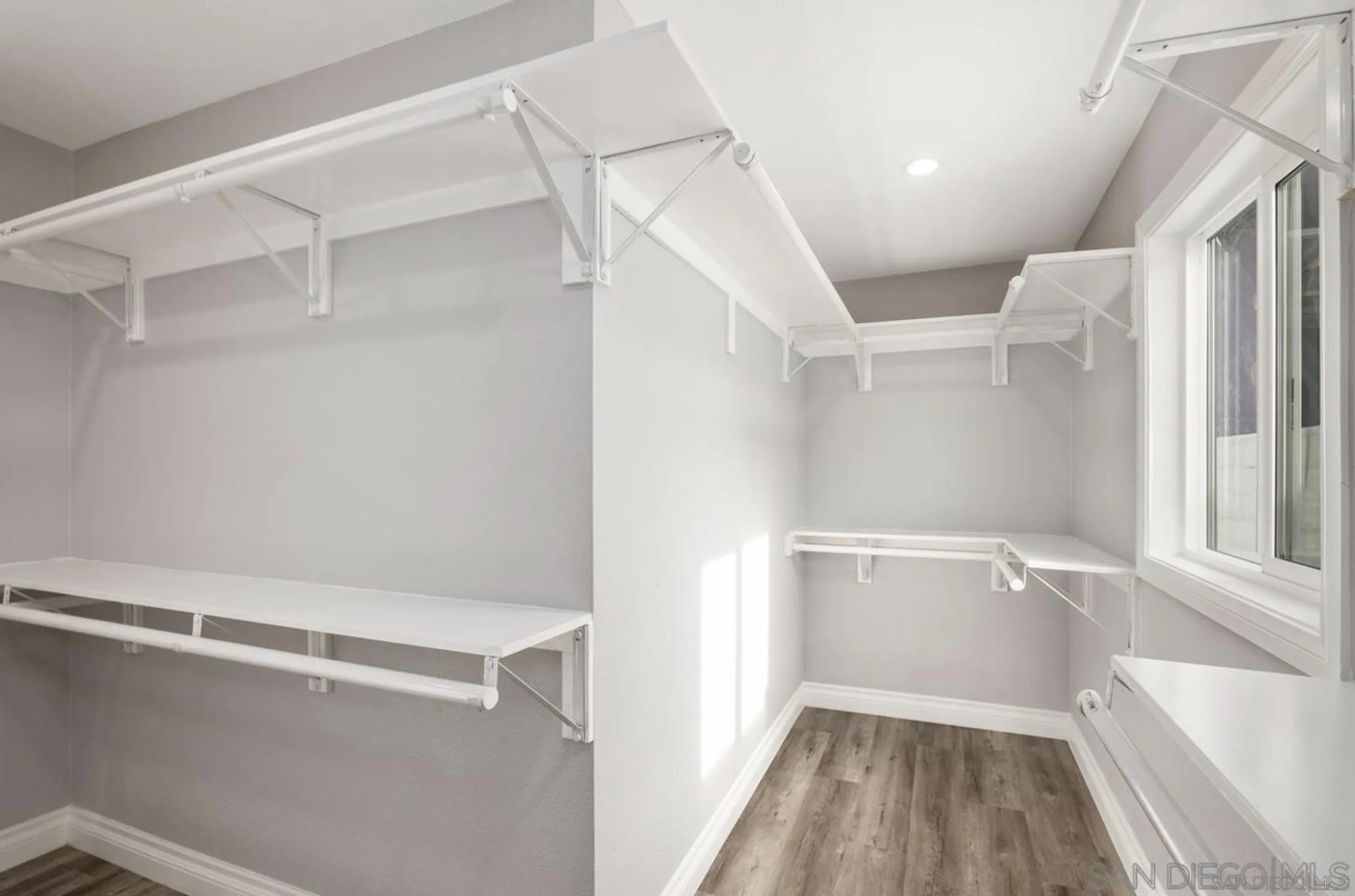 https://cdn.realtyfeed.com/cdn/127/260021266/b4269408da6af0c2f9377da2979716e4.webp