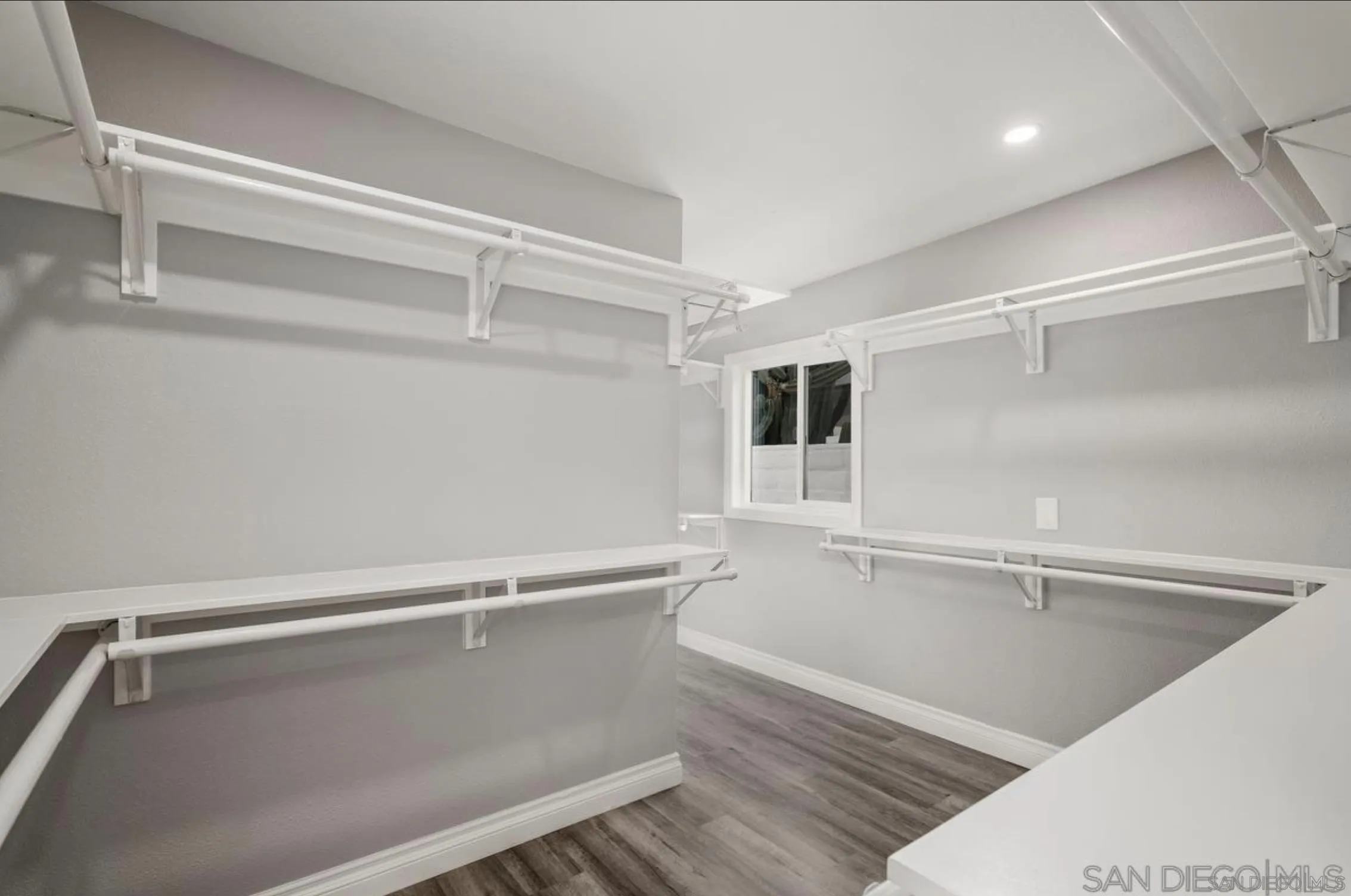 https://cdn.realtyfeed.com/cdn/127/260021266/b66d2688de63d98781b9137025cbd45d.webp