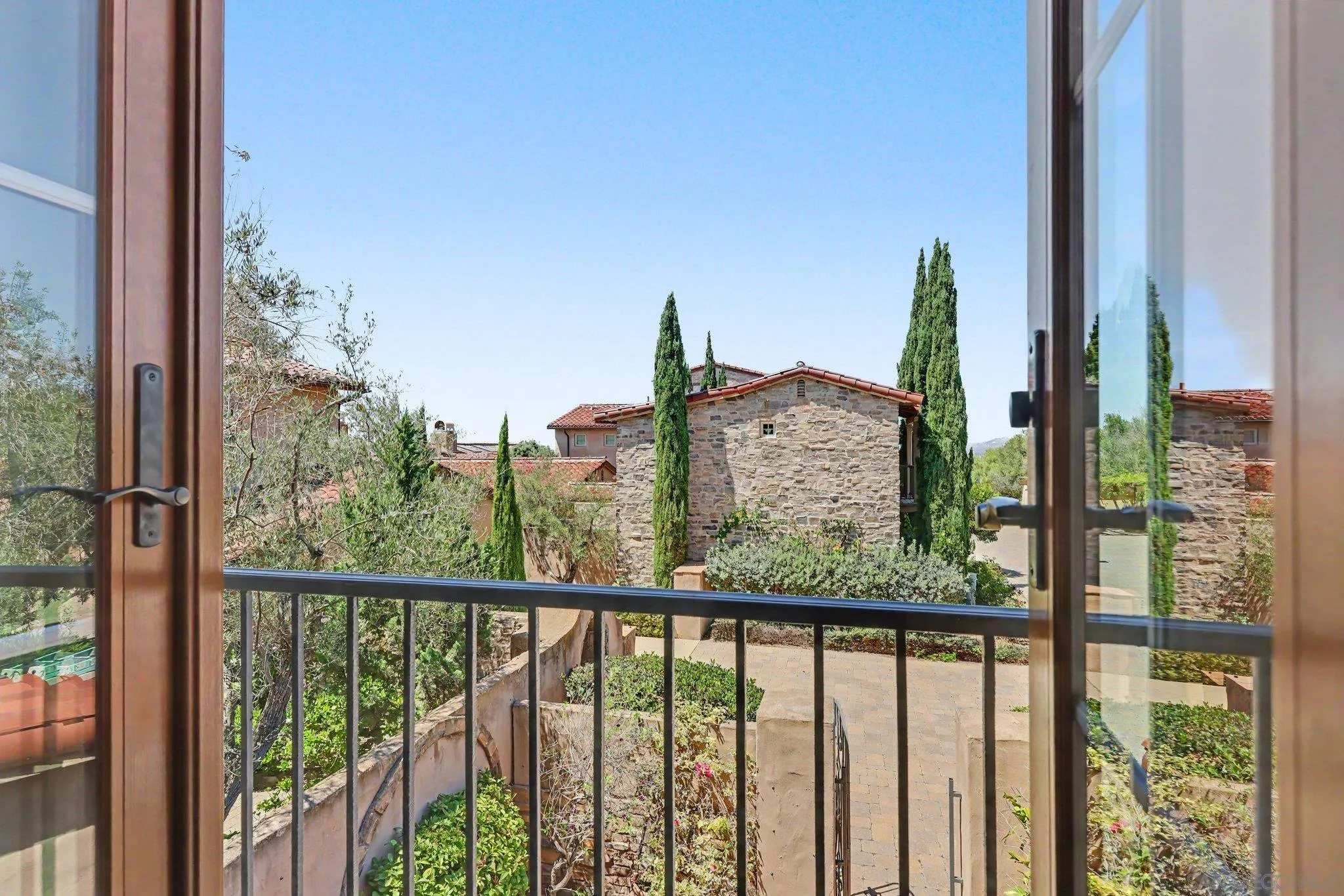 https://cdn.realtyfeed.com/cdn/127/260021273/5dc2ece0c9ca571f79e9829b329cda9b.webp